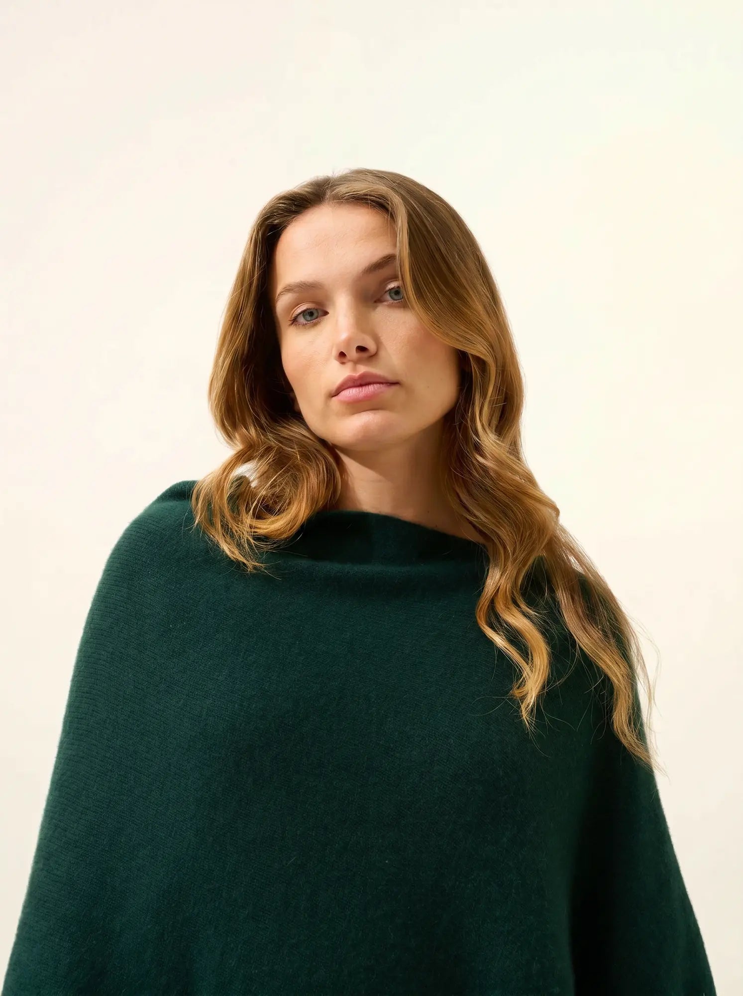 SALLY poncho 4-fädig zypresse