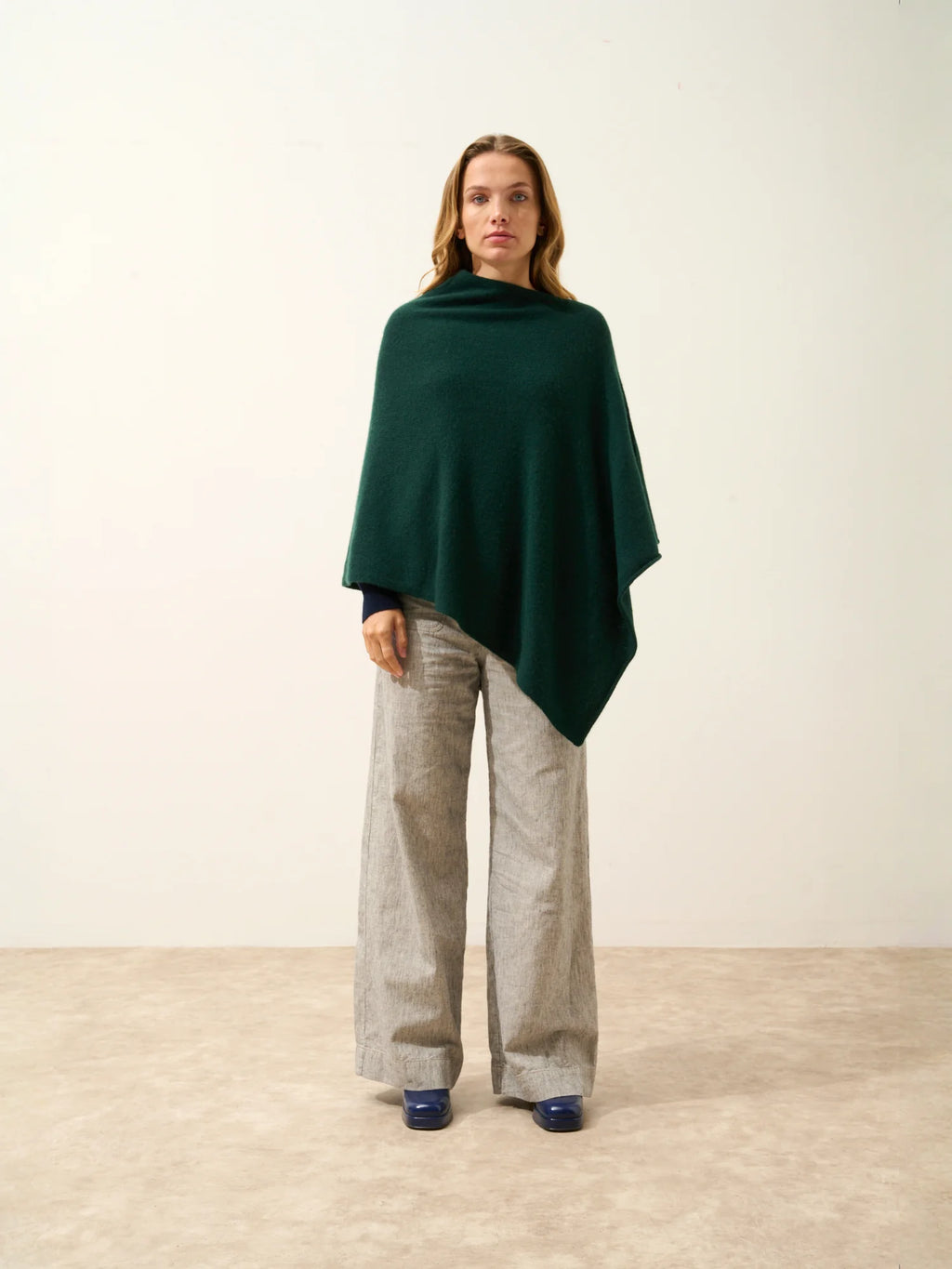 SALLY poncho 4-fädig zypresse