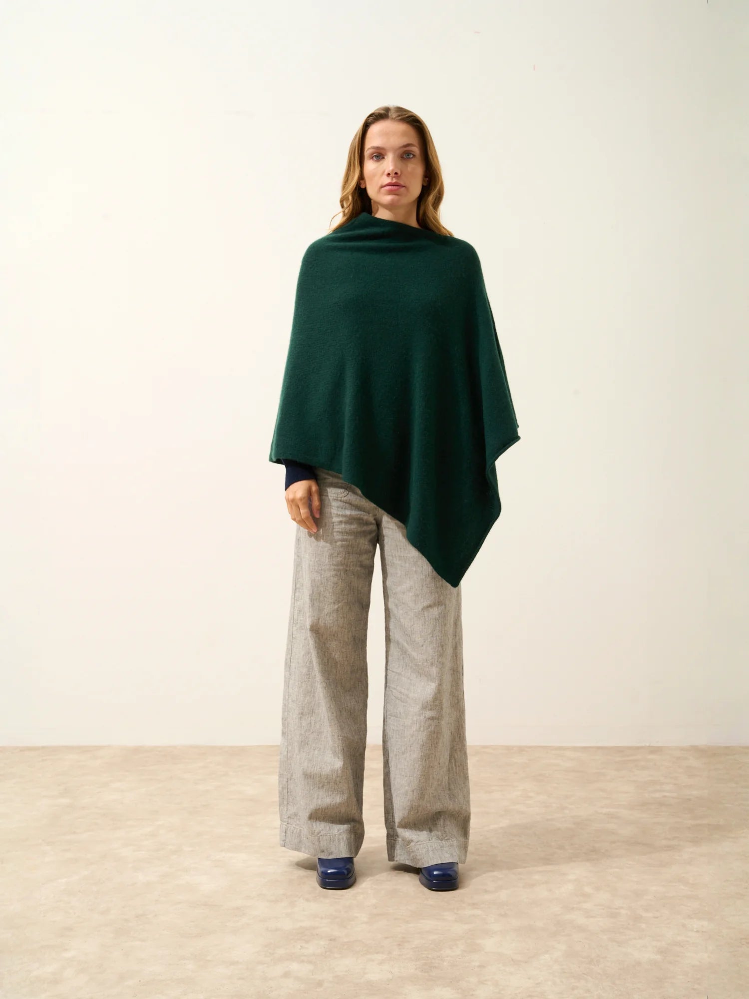 SALLY poncho 4-fädig zypresse