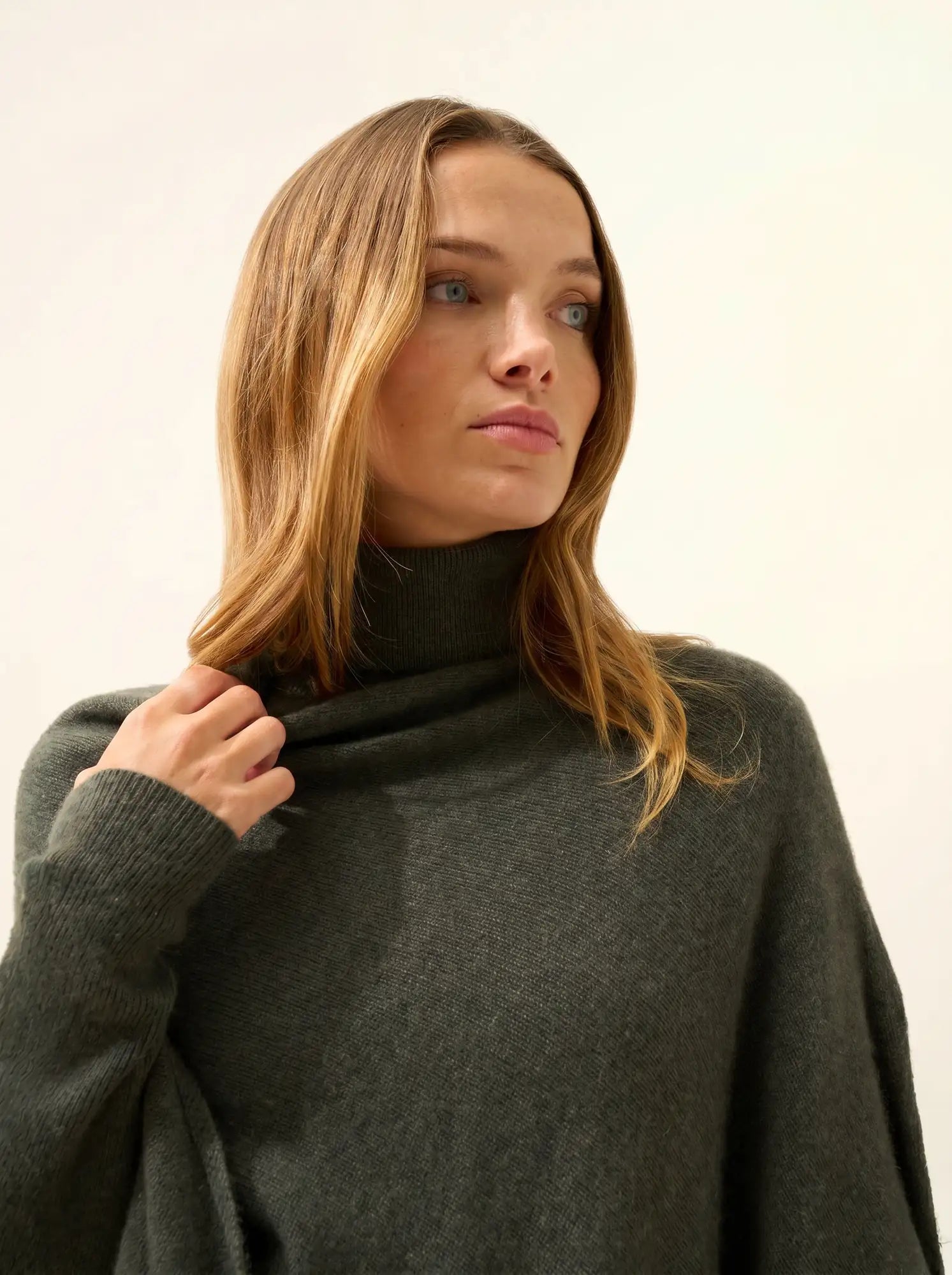 SALLY poncho 4-fädig khaki meliert