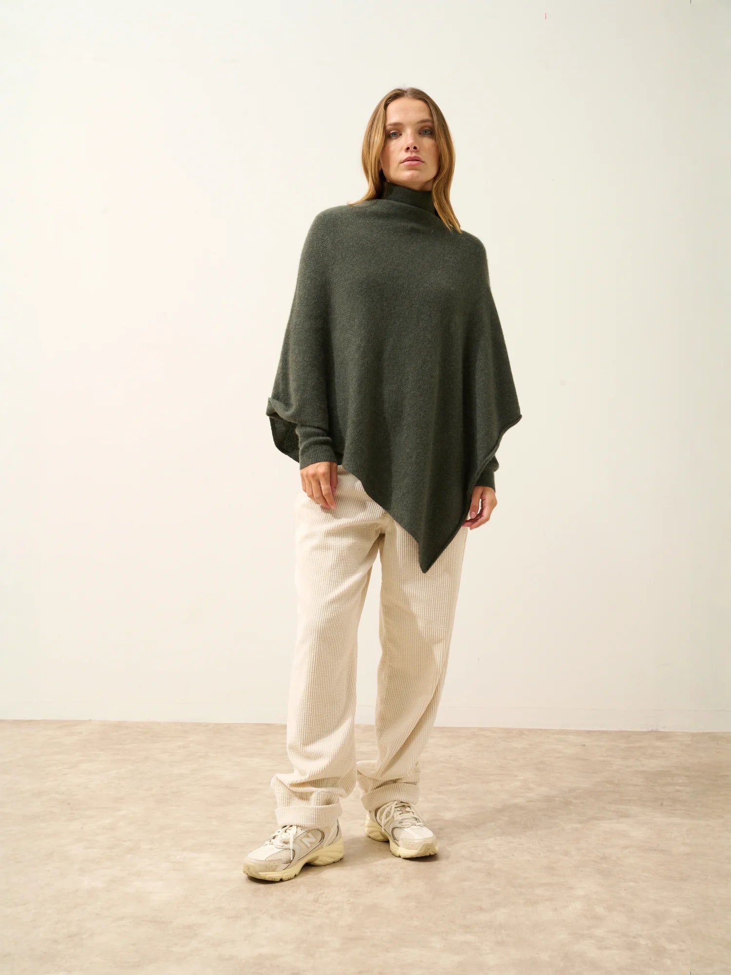 SALLY poncho 4-fädig khaki meliert