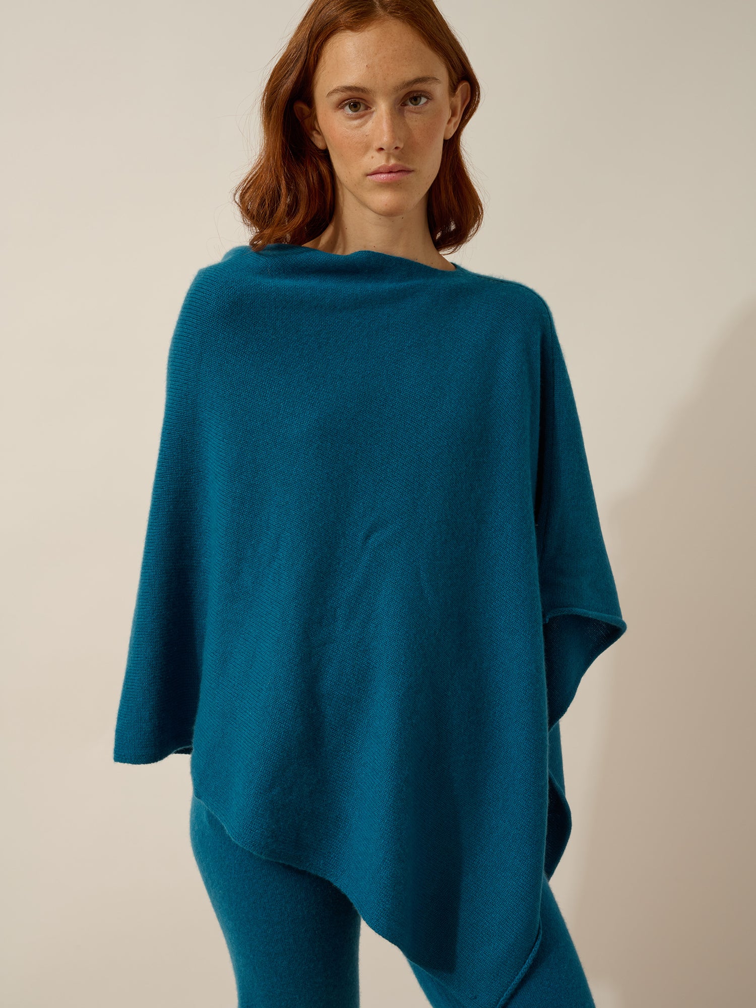 ASHLEY poncho col bateau paon