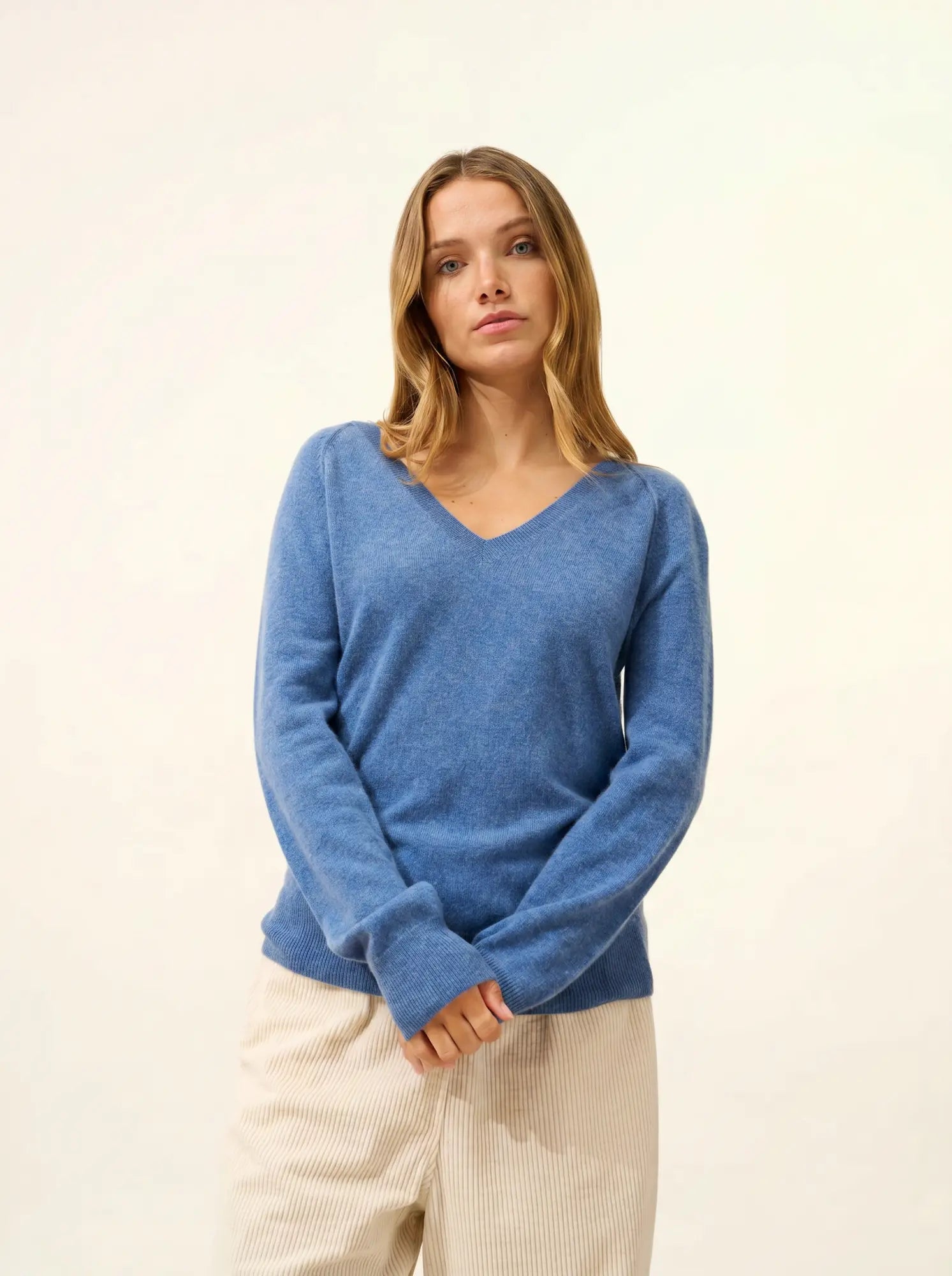 PHOEBE pull col V bleu denim
