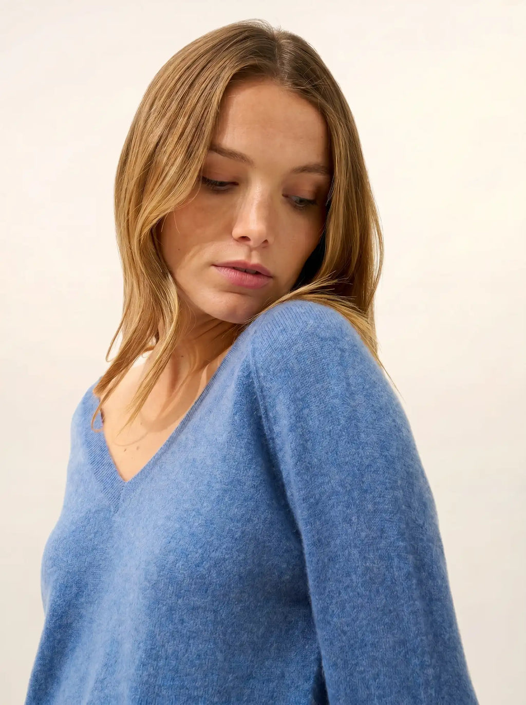 PHOEBE pull col V bleu denim
