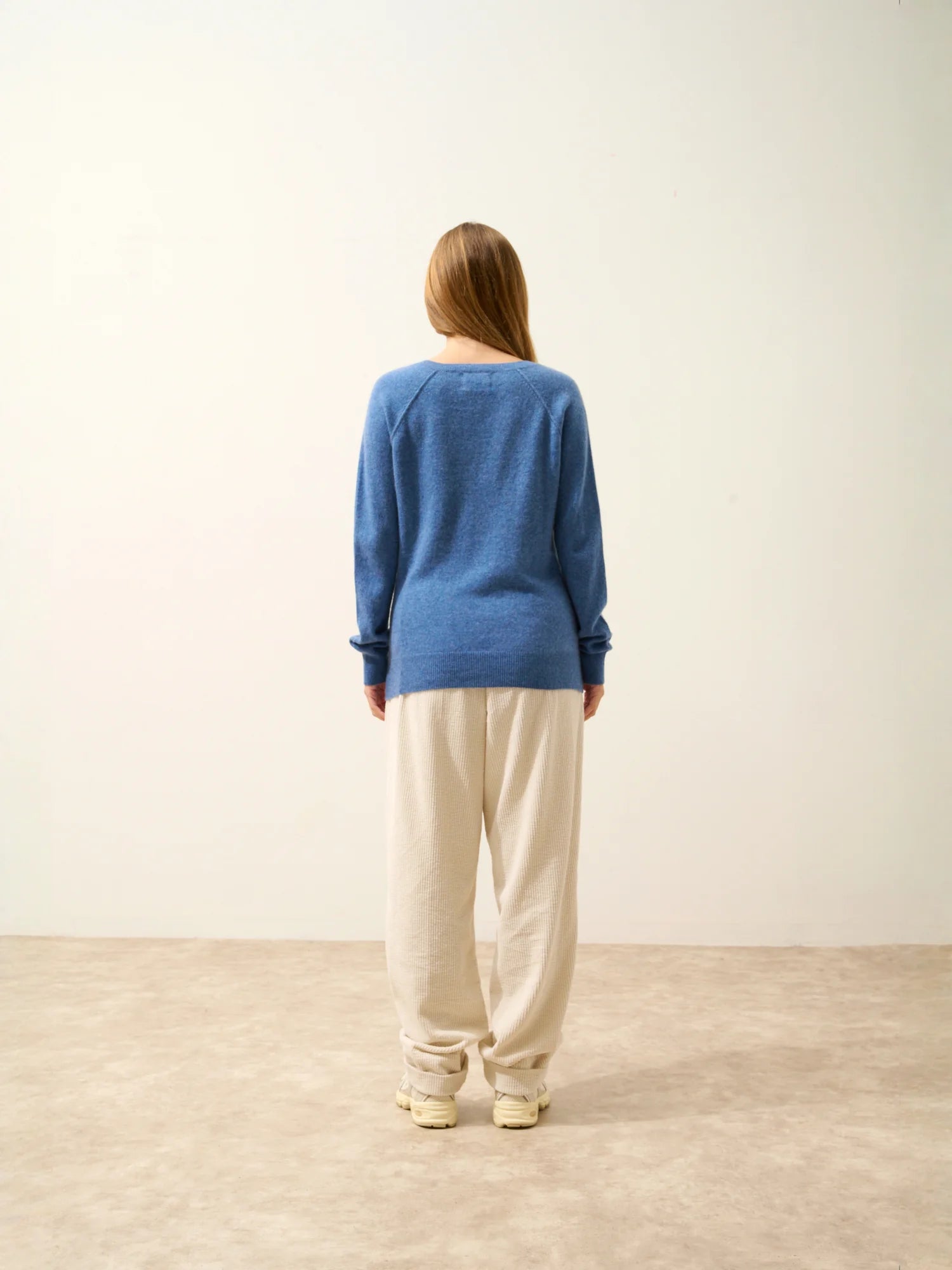 PHOEBE pull col V bleu denim
