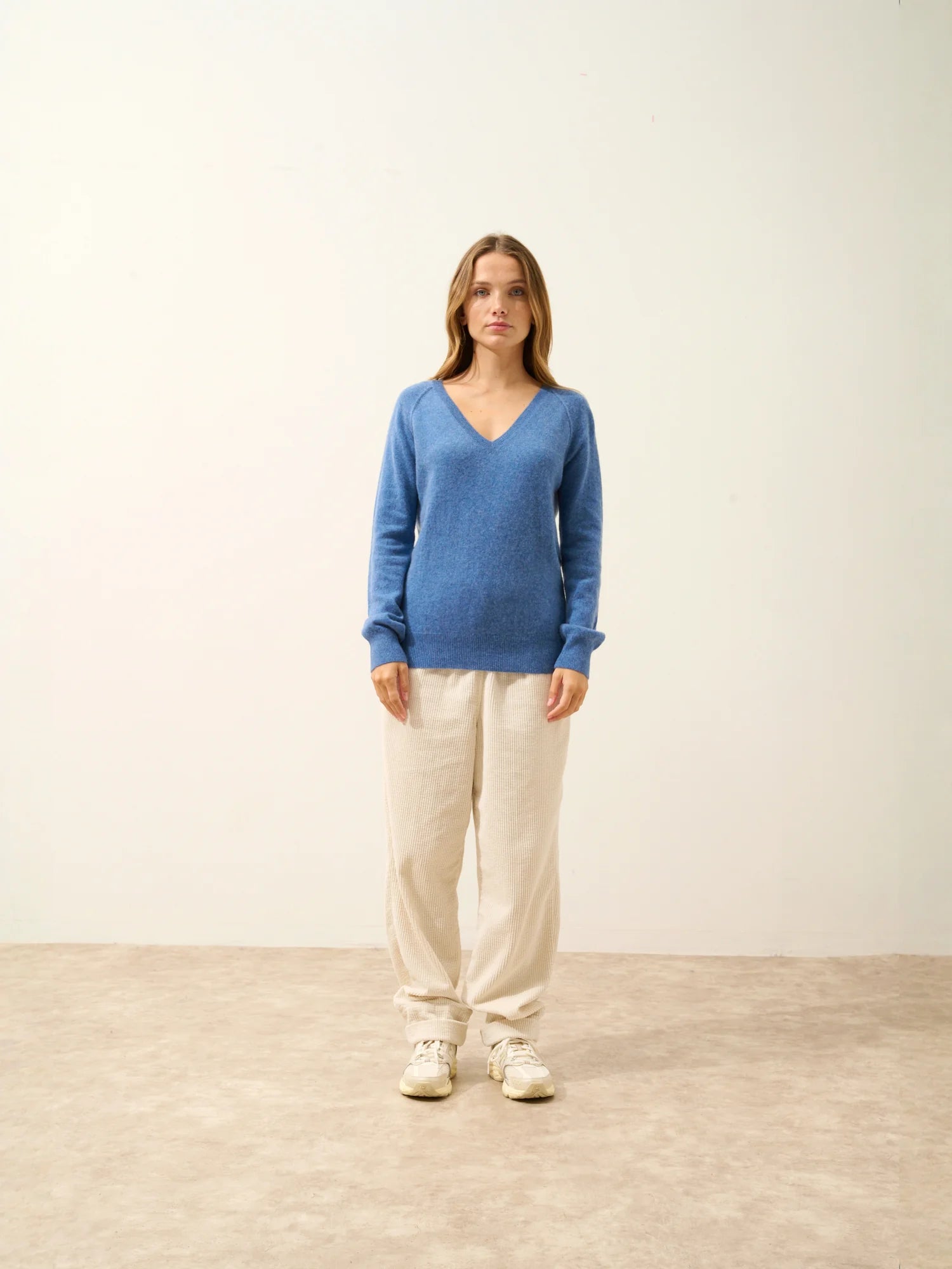 PHOEBE pull col V bleu denim