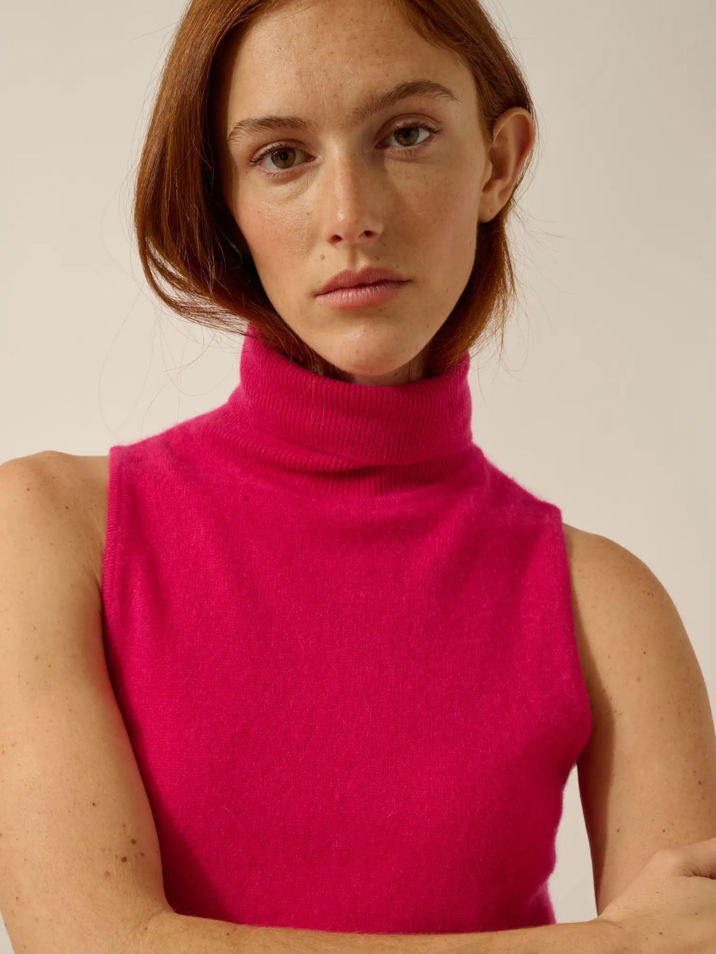 VIOLET pullover rollkragen ärmellos fuchsia