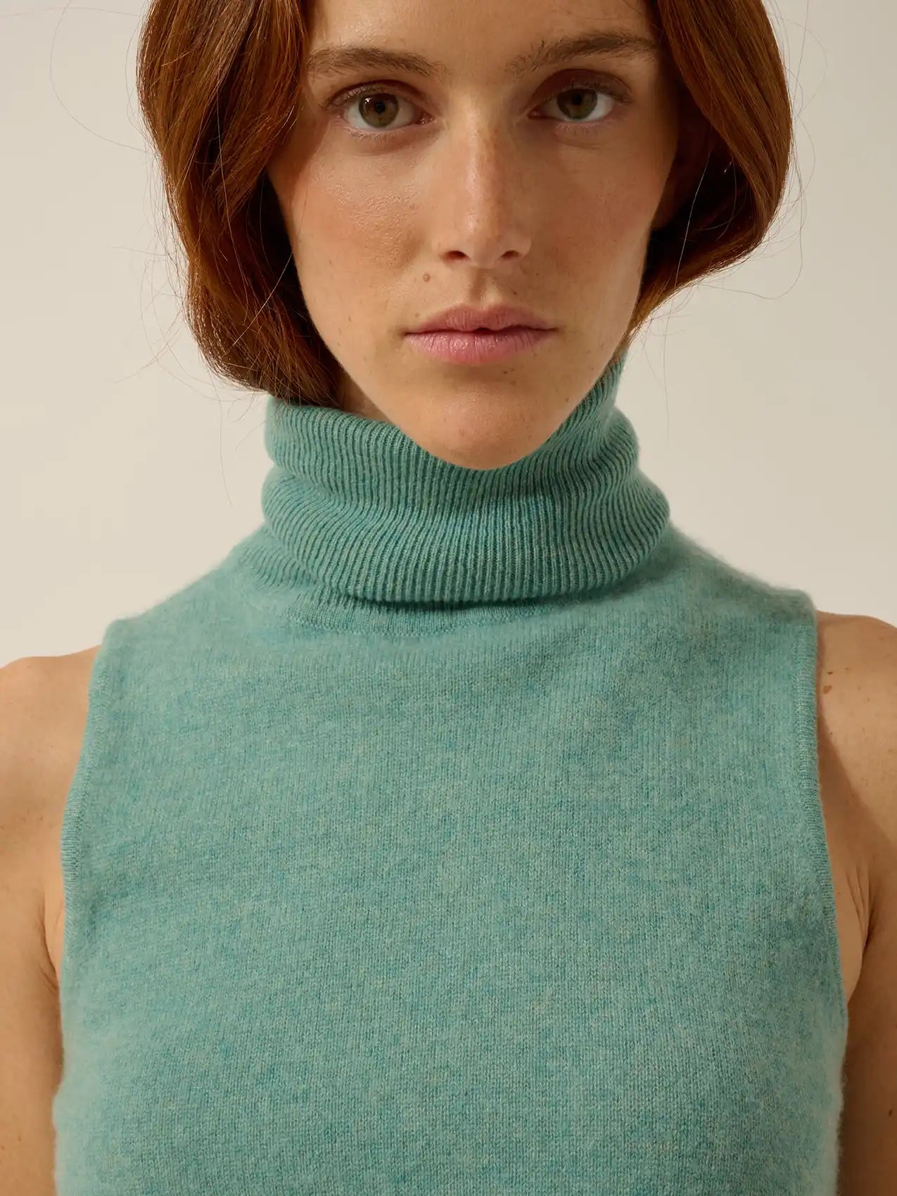 VIOLET pullover rollkragen ärmellos grün meliert