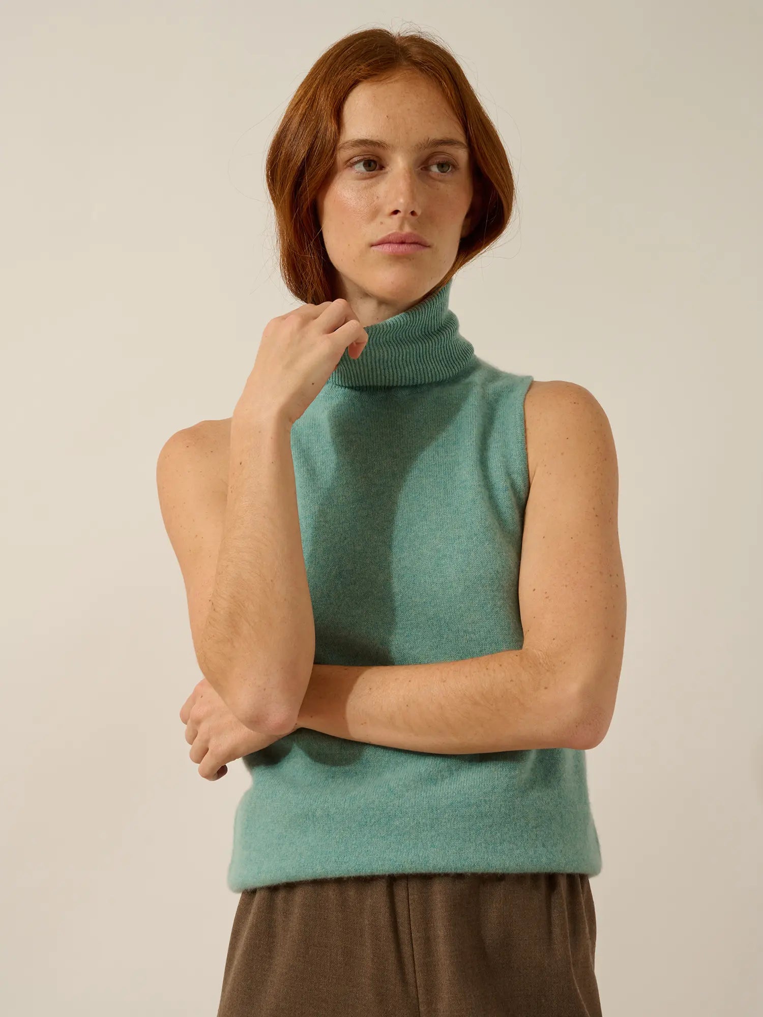 VIOLET pullover rollkragen ärmellos grün meliert