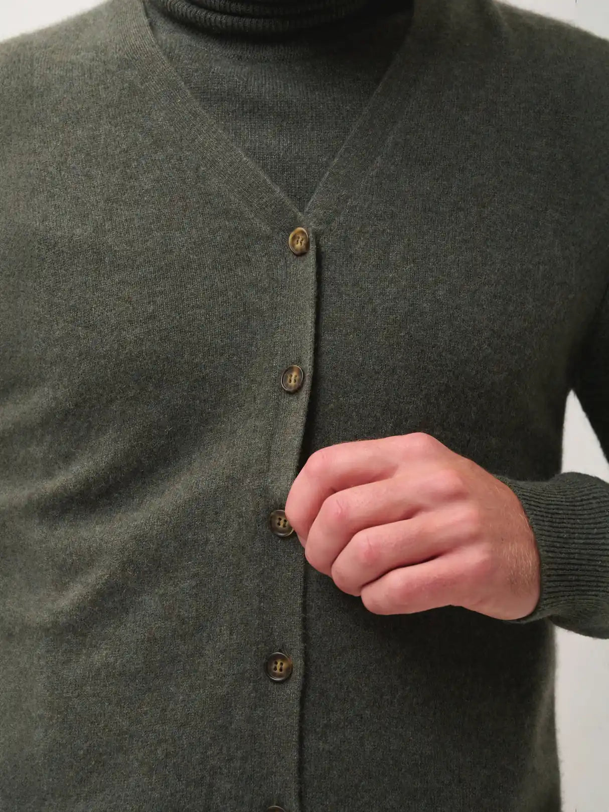 LANA strickjacke v-ausschnitt ärmellos khaki meliert