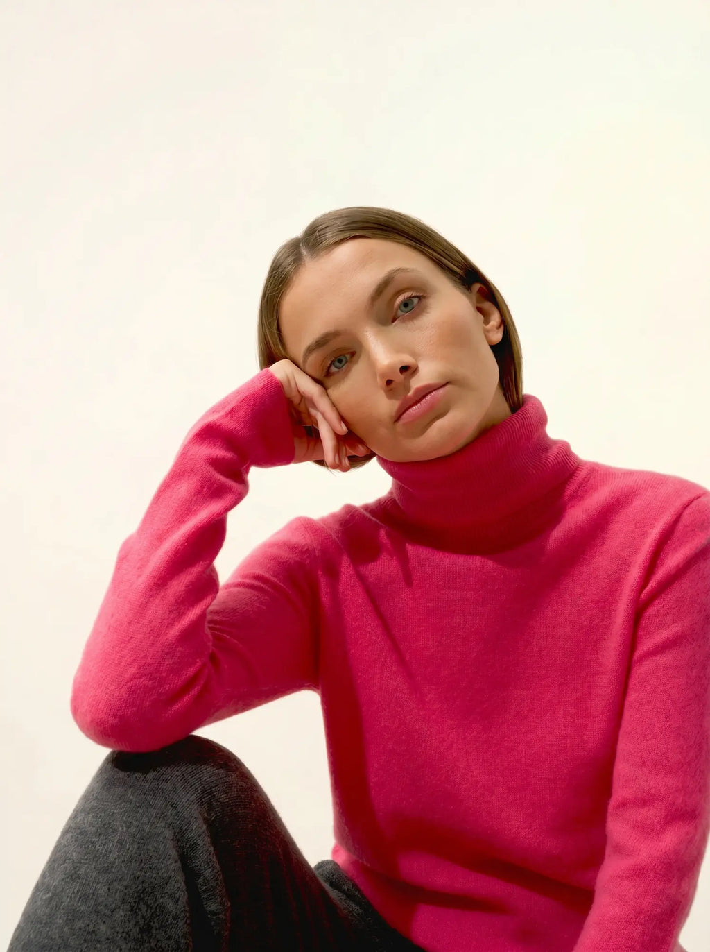 AVA pull col roulé fraise