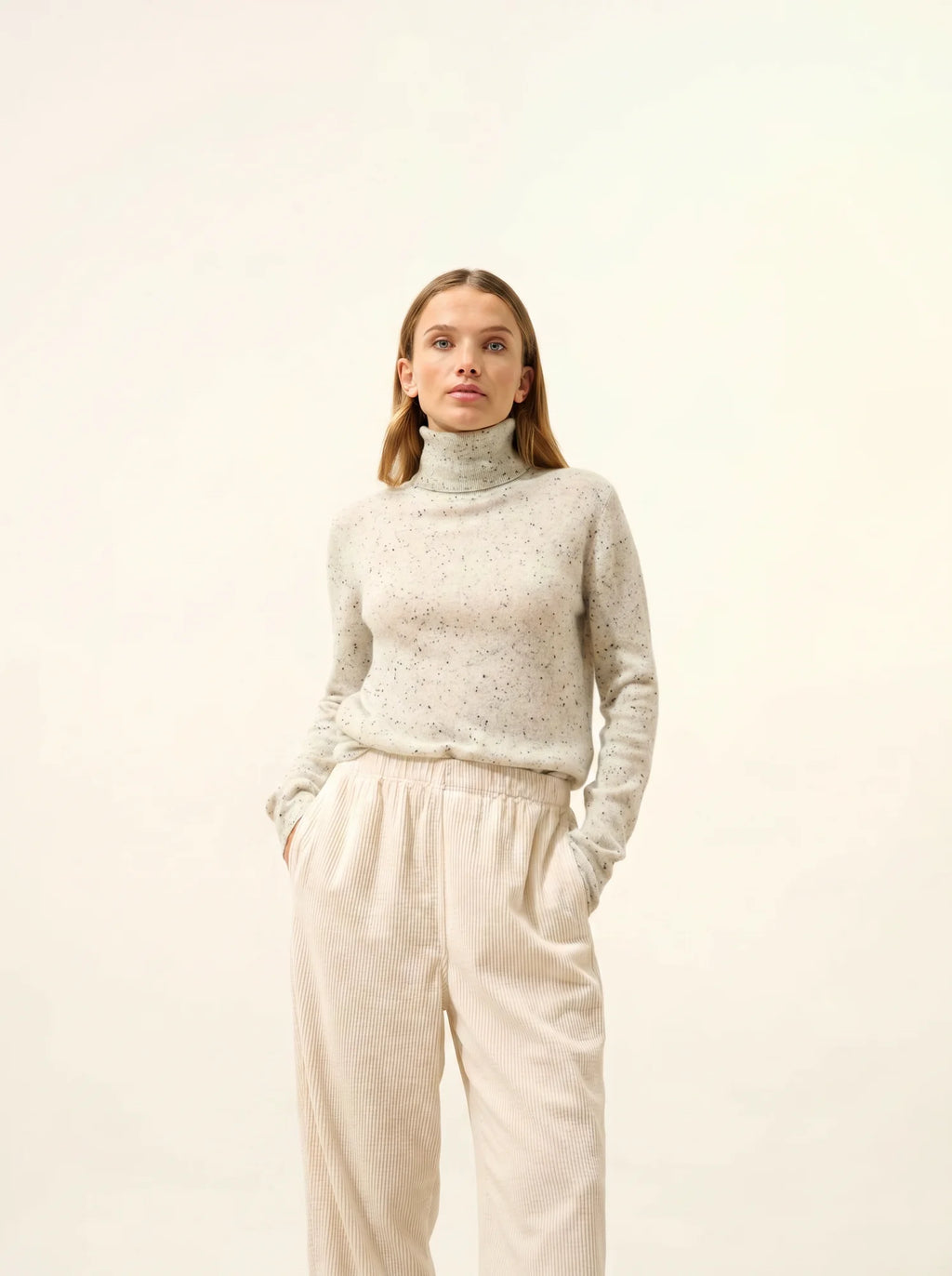 AVA pull col roulé gris et noir