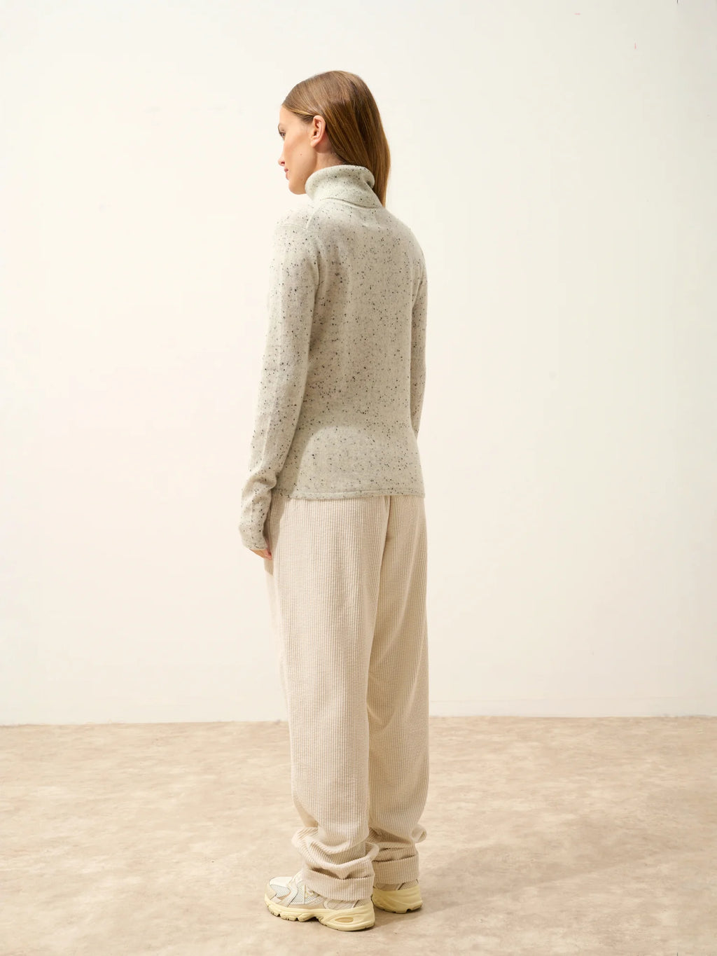 AVA pull col roulé gris et noir