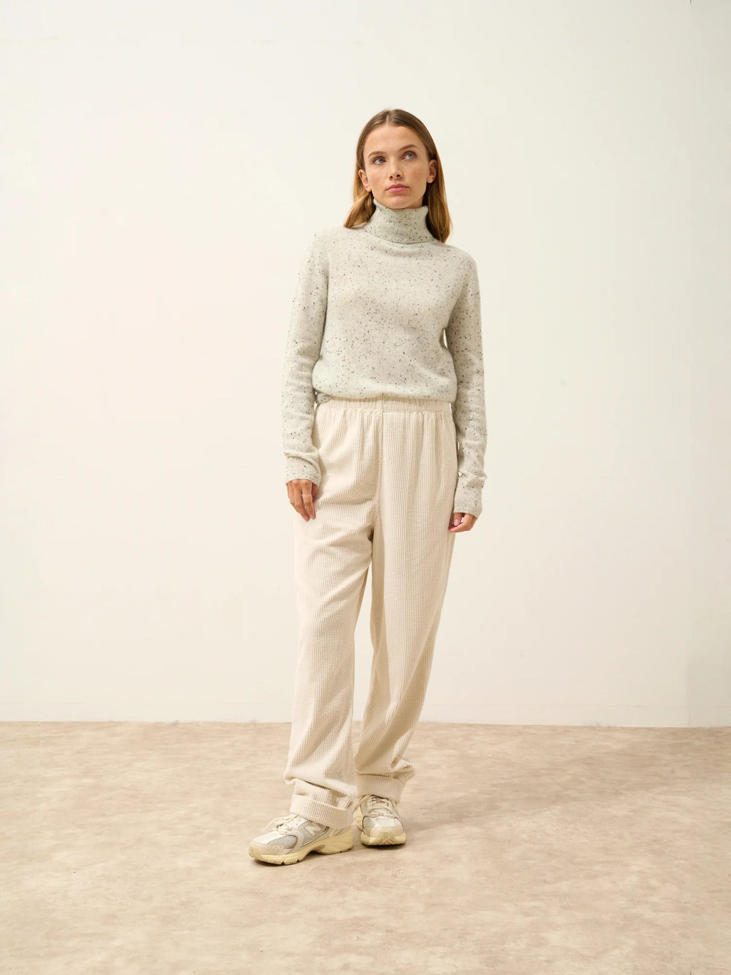 AVA pull col roulé gris et noir