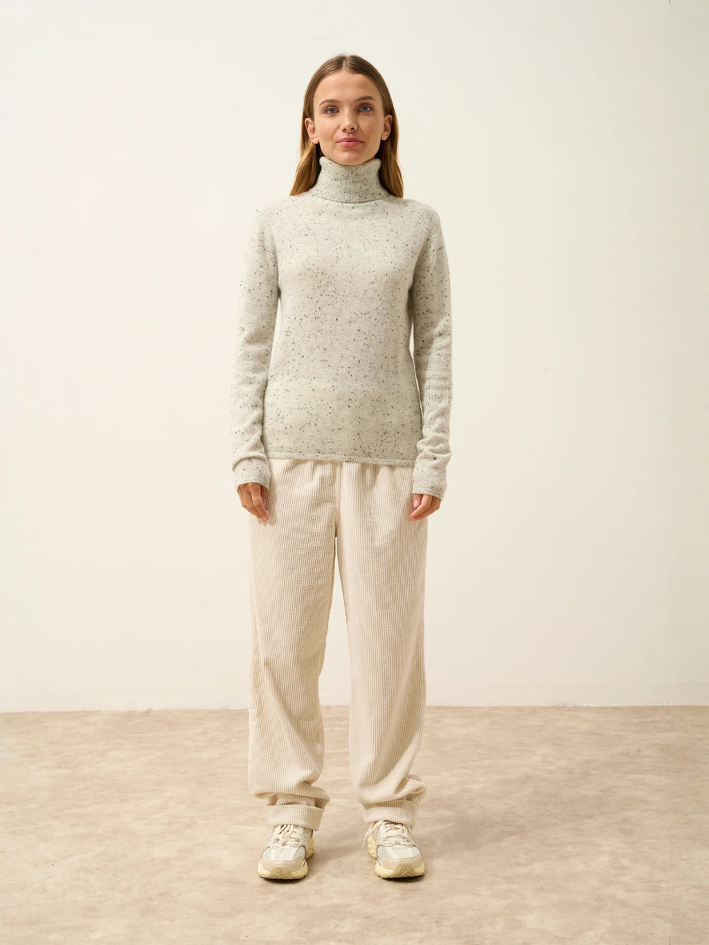 AVA pull col roulé gris et noir