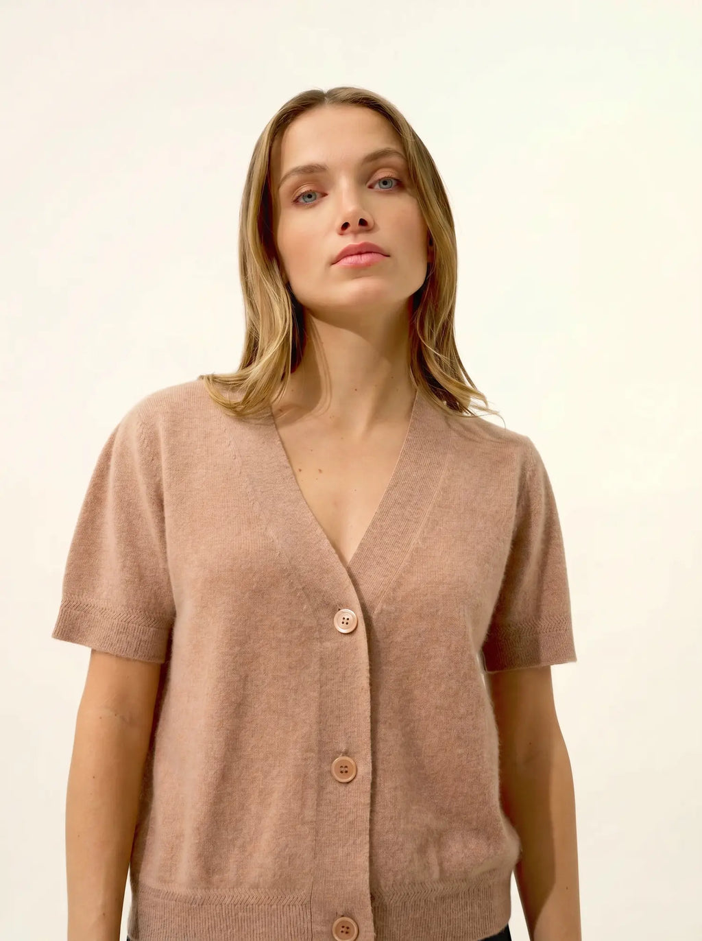 DAN strickjacke v-ausschnitt kurzarm camel meliert