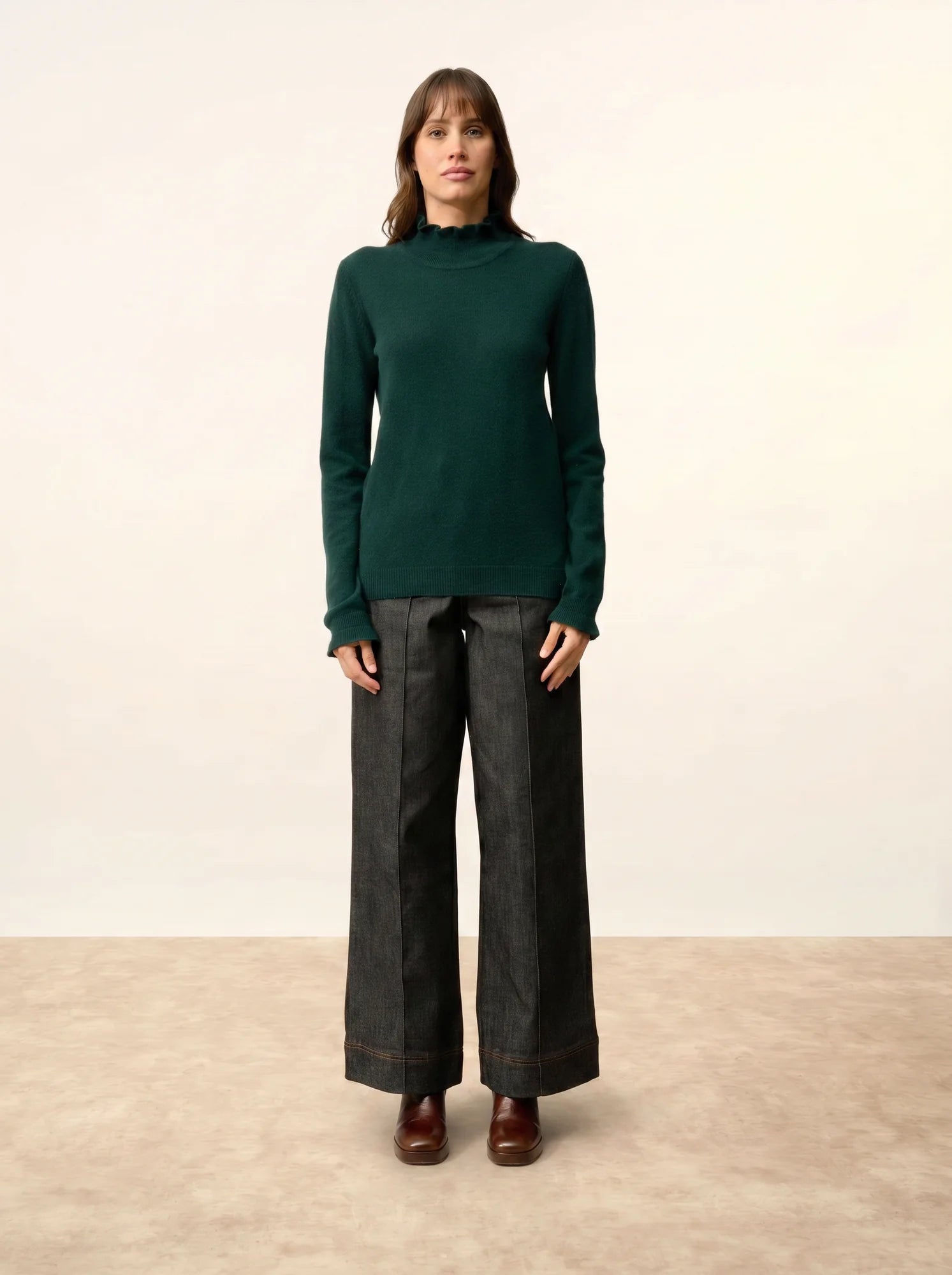TRILA pullover stehkragen volant zypresse