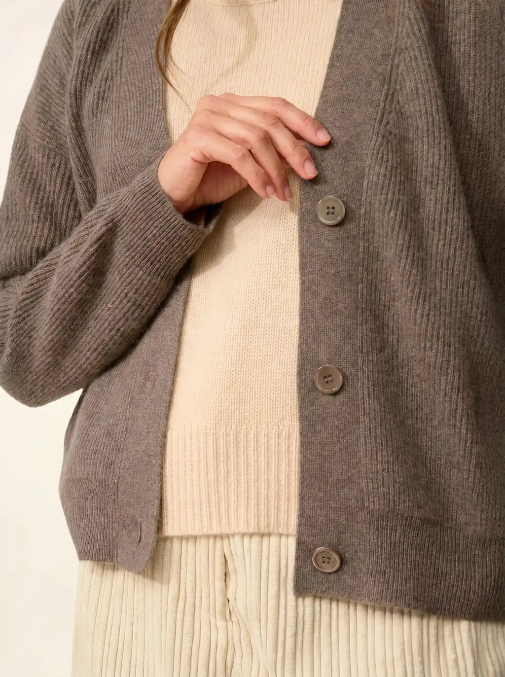 ADELE strickjacke v-ausschnitt taupe meliert
