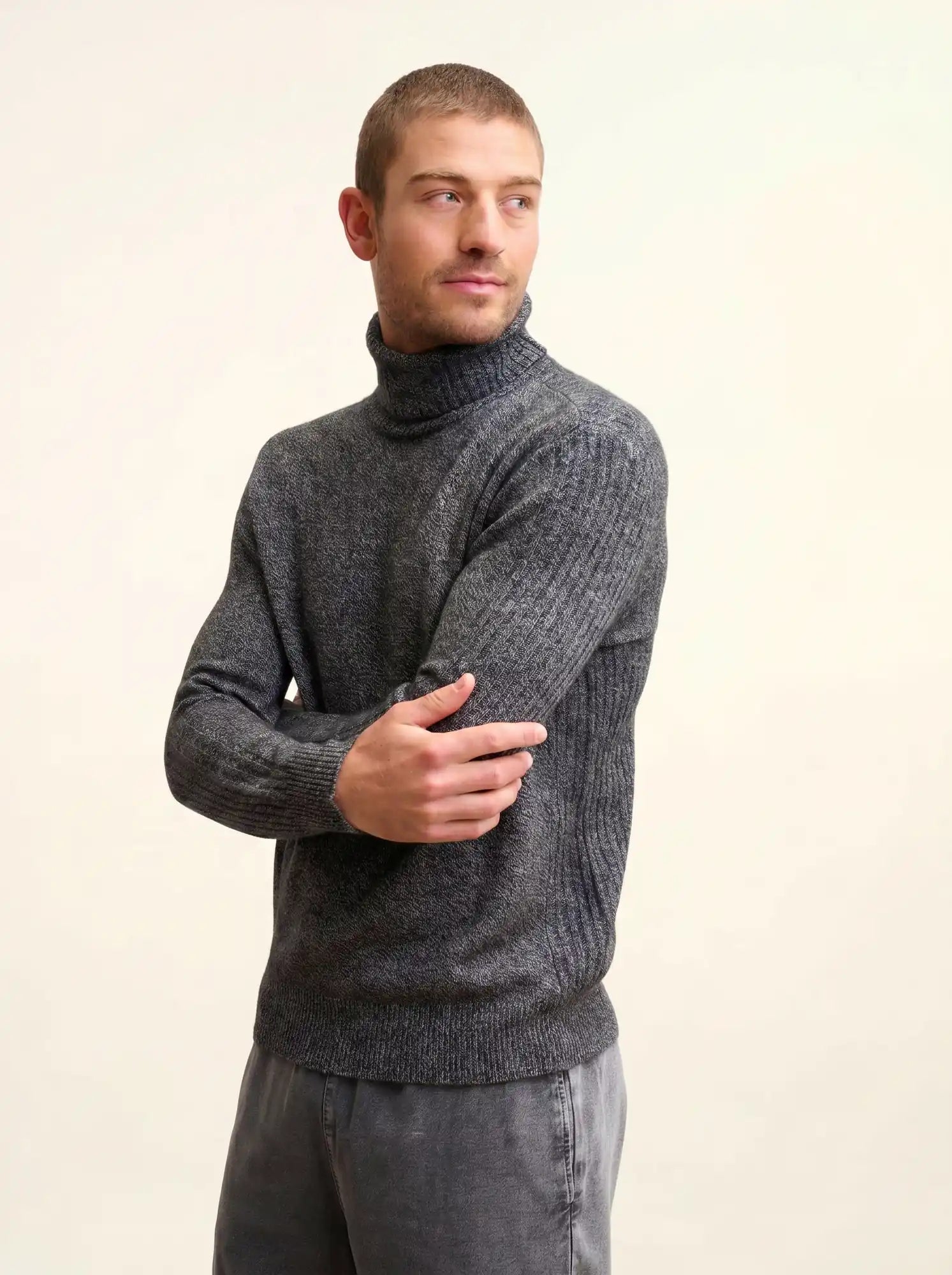 NOI pullover rollkragen 4-fädig schwarz und weiß