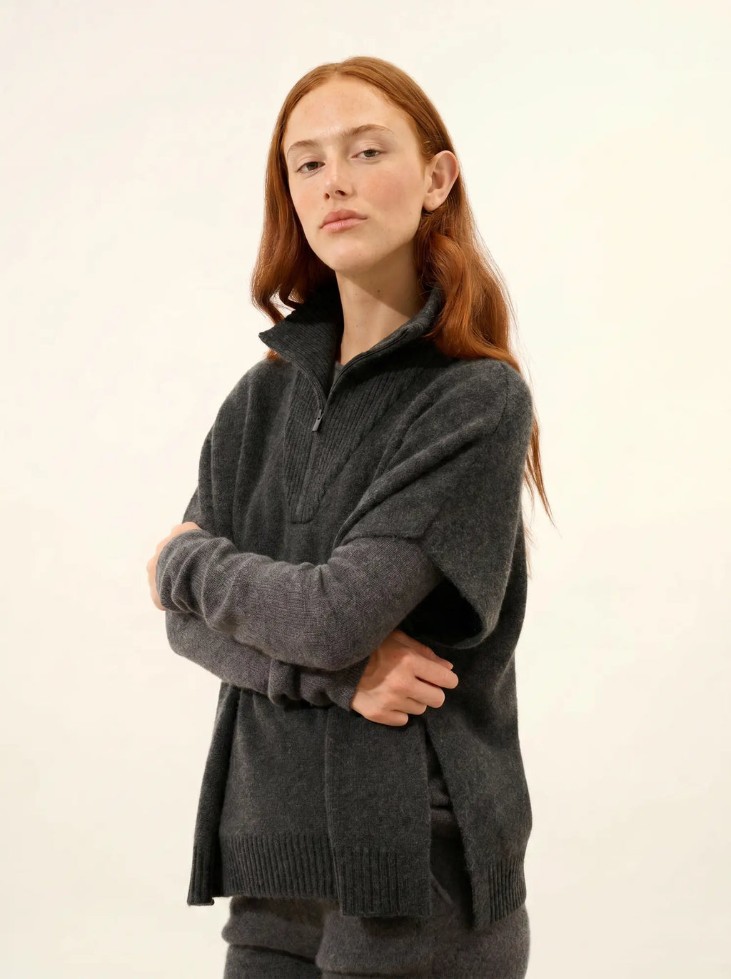VIVIENNE poncho col dockermütze 4-fädig carbone meliert