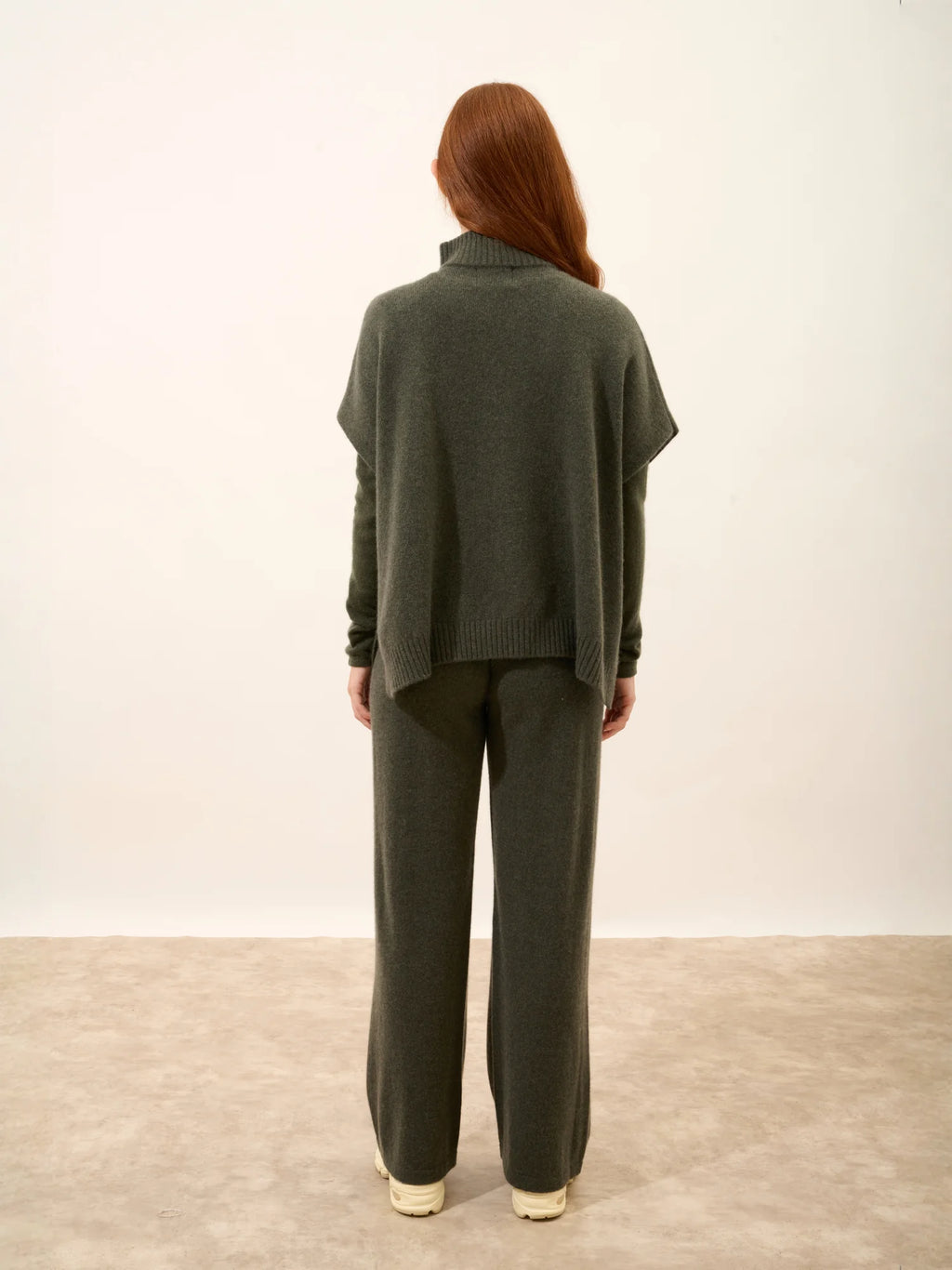 VIVIENNE poncho col dockermütze 4-fädig khaki meliert