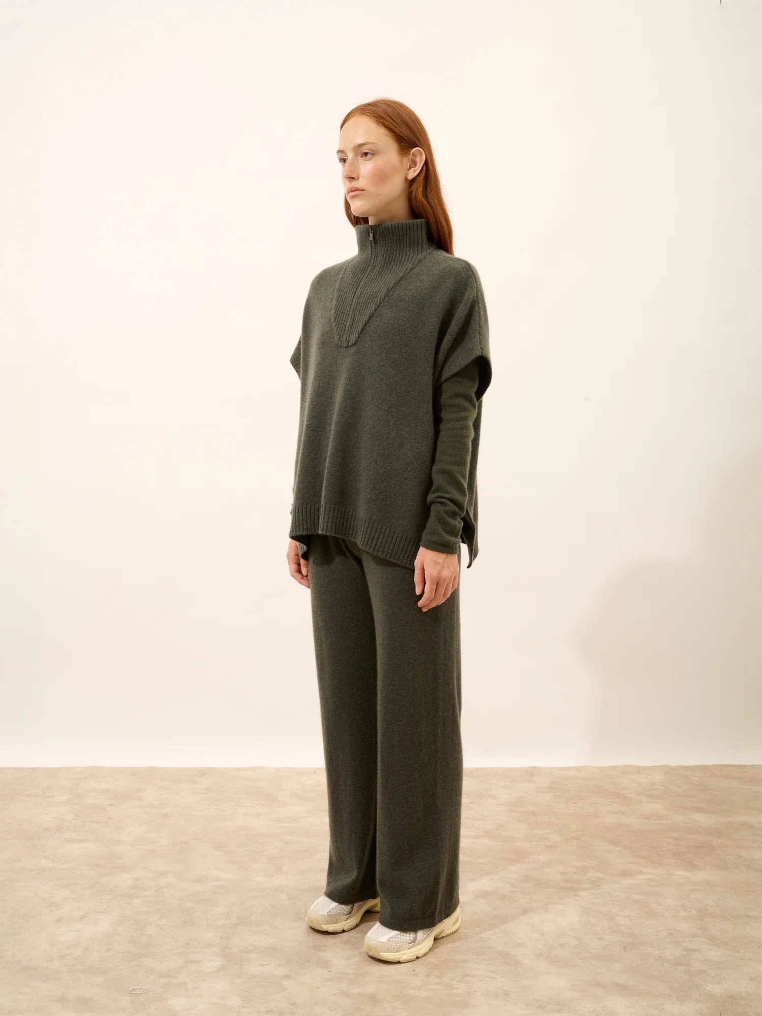 VIVIENNE poncho col dockermütze 4-fädig khaki meliert