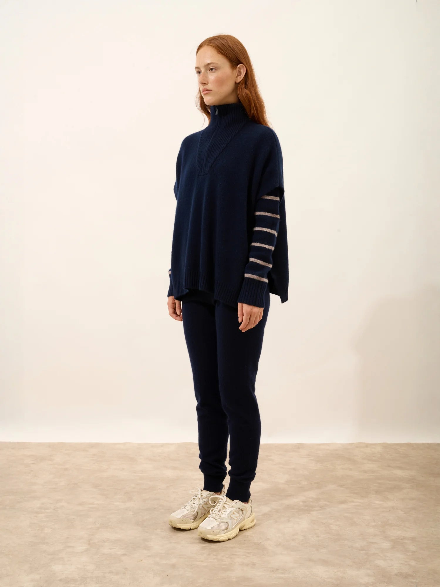 VIVIENNE poncho col dockermütze 4-fädig marineblau