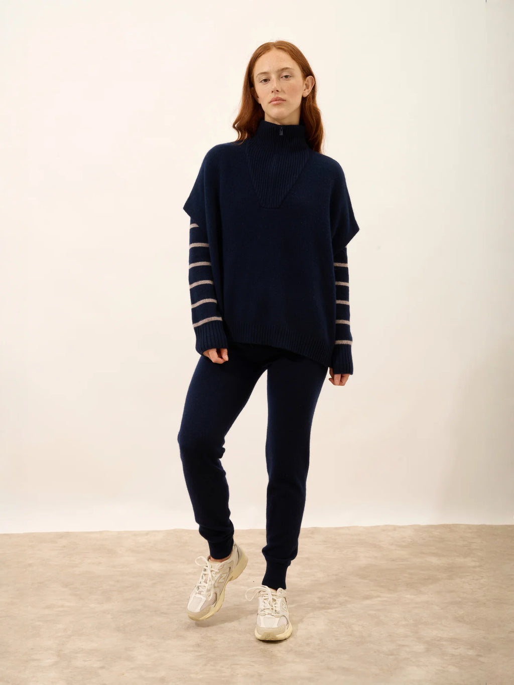 VIVIENNE poncho col dockermütze 4-fädig marineblau