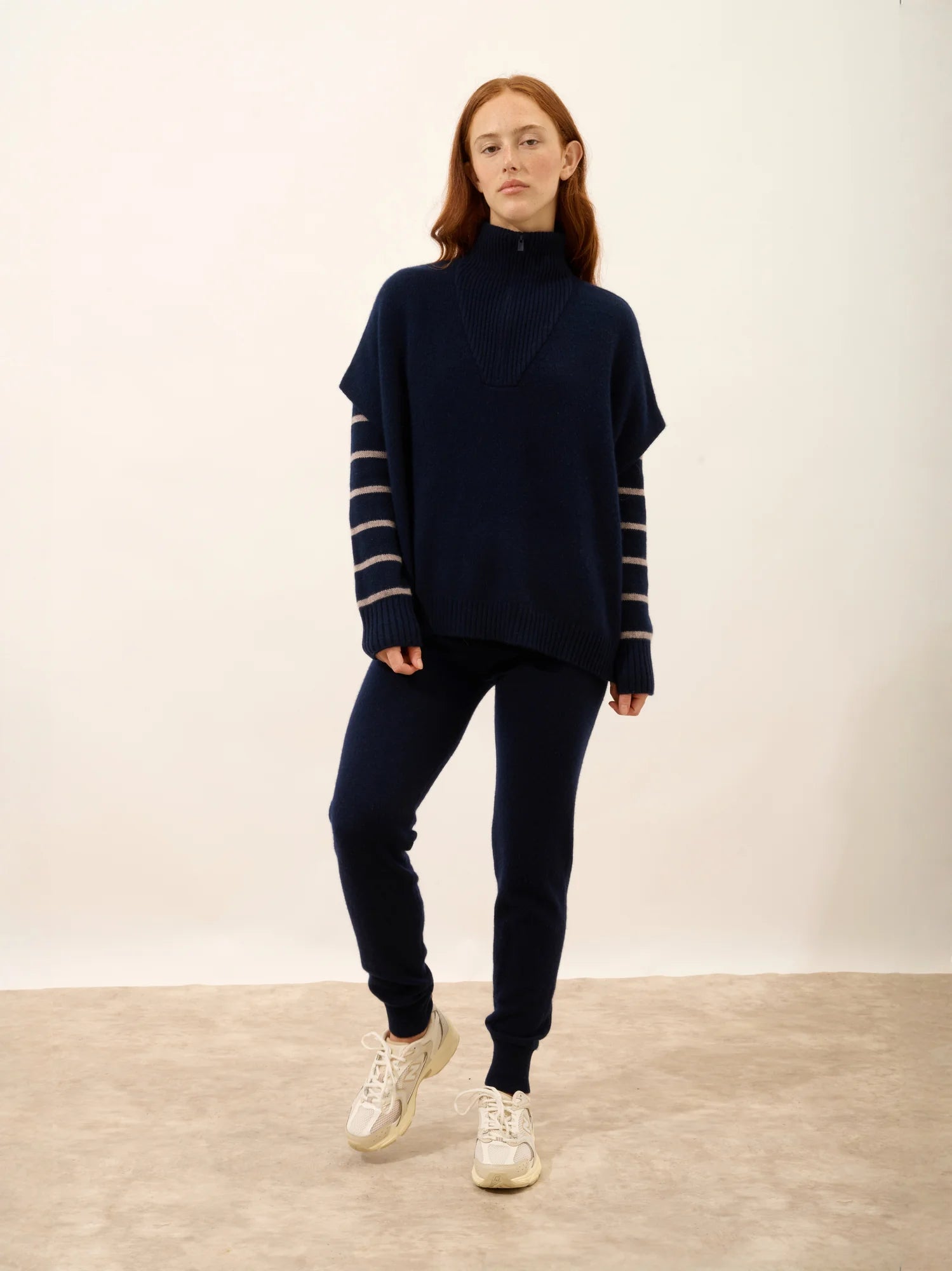 VIVIENNE poncho col dockermütze 4-fädig marineblau