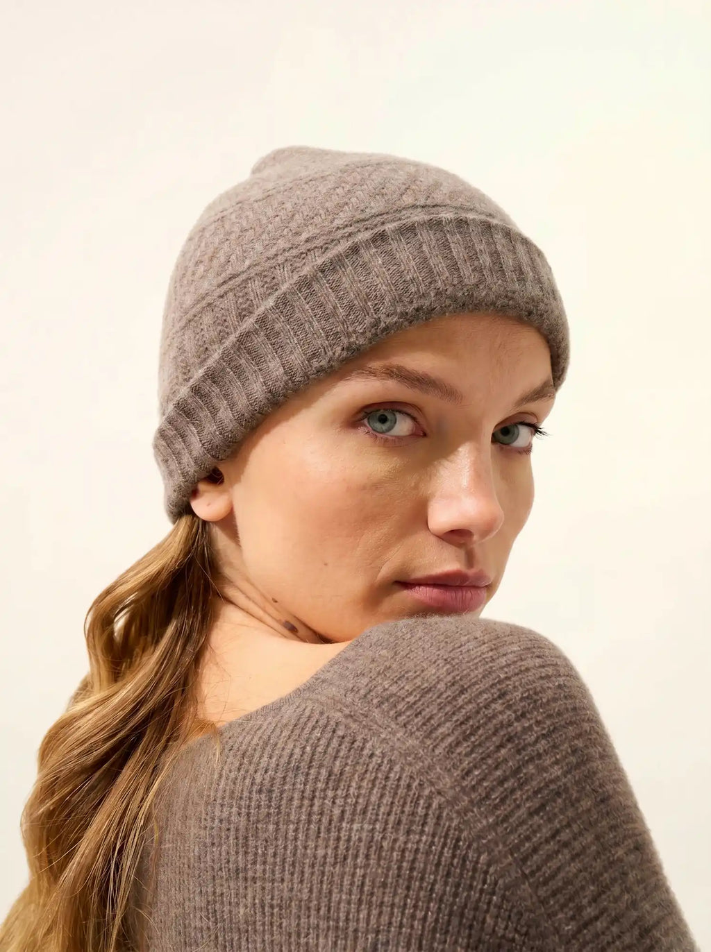 EMBER mütze 4-fädig taupe meliert