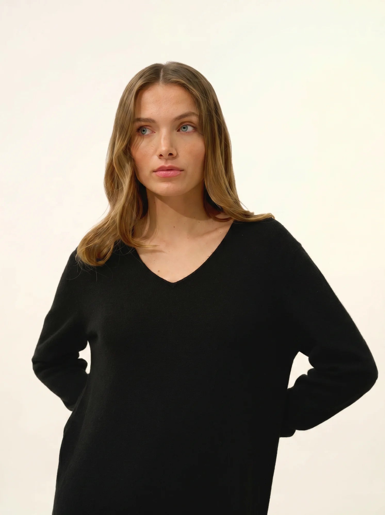 MILEYA kleid v-ausschnitt schwarz