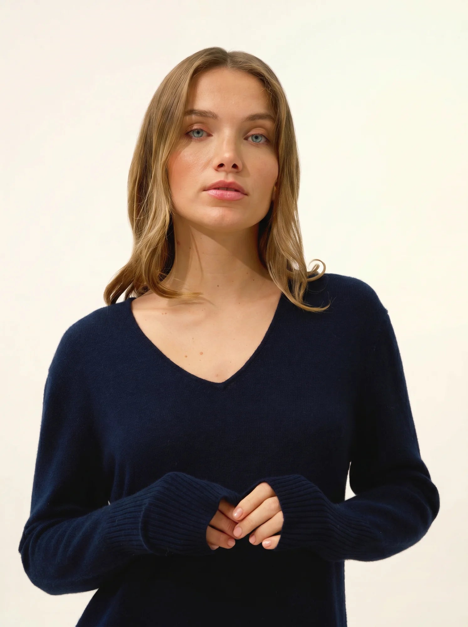 MILEYA kleid v-ausschnitt marineblau