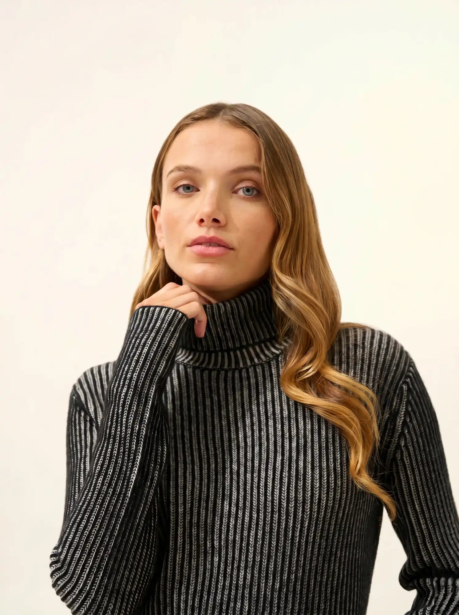 SOMNIA pullover rollkragen 4-fädig elfenbein und schwarz