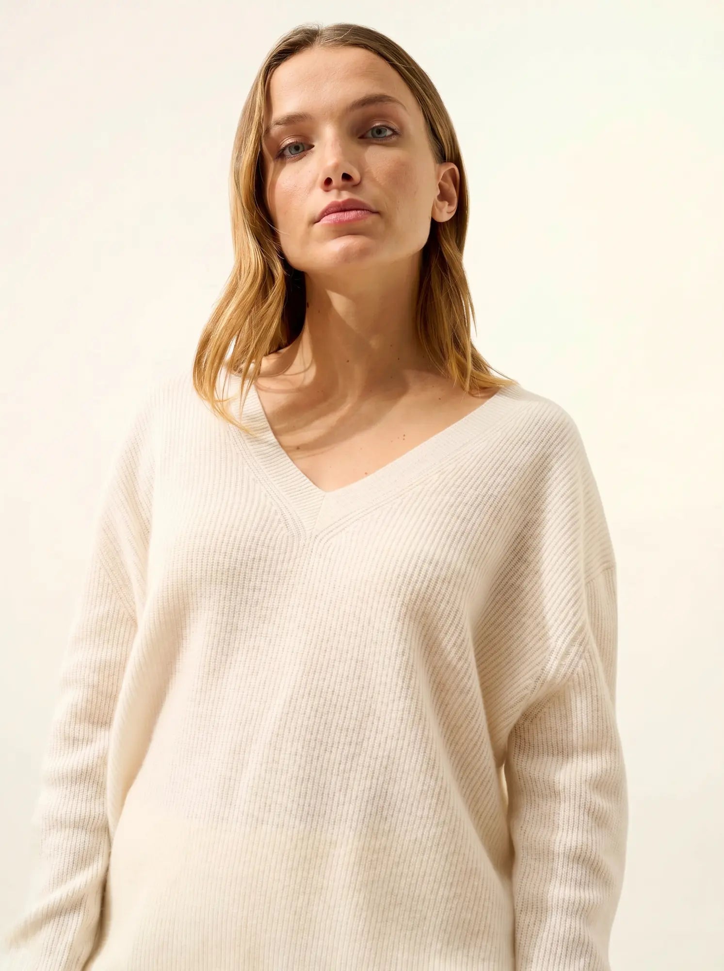 ALENIA pullover v-ausschnitt elfenbein