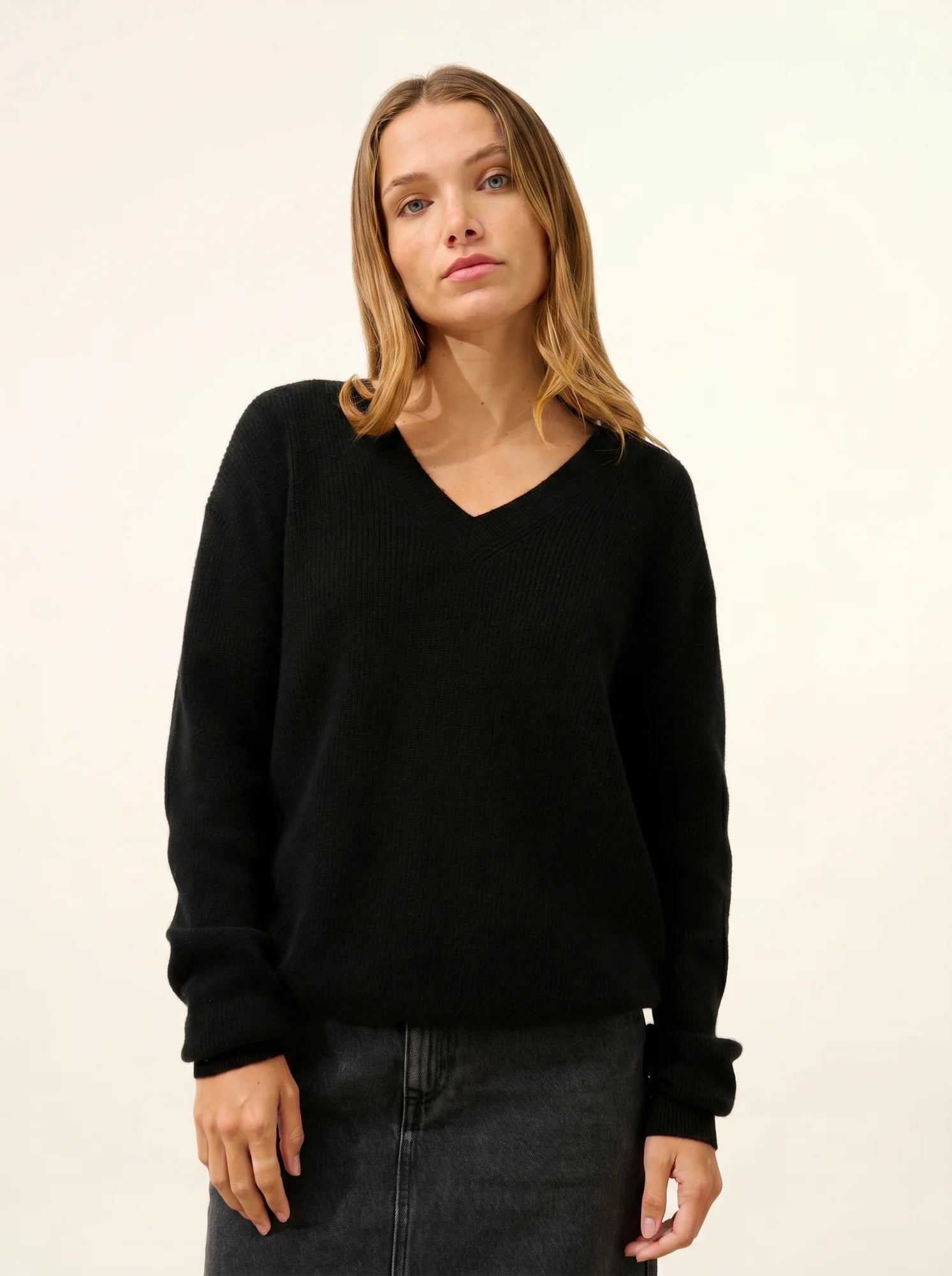 ALENIA pullover v-ausschnitt schwarz