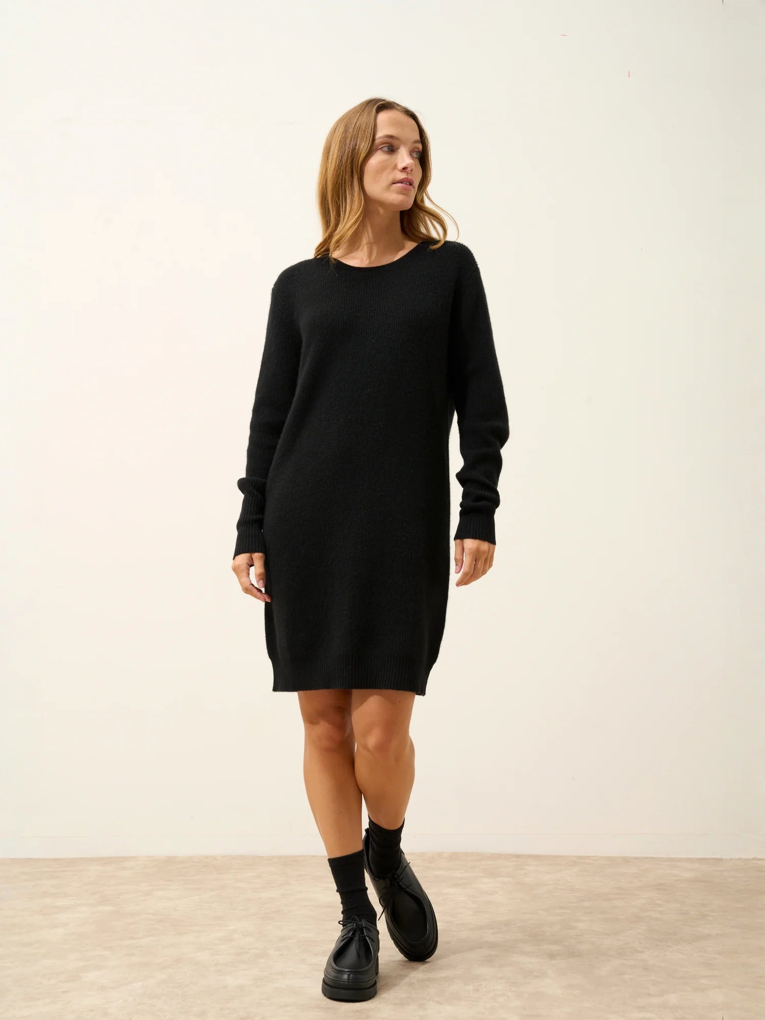 AURÉLINE kleid rundhalsausschnitt schwarz