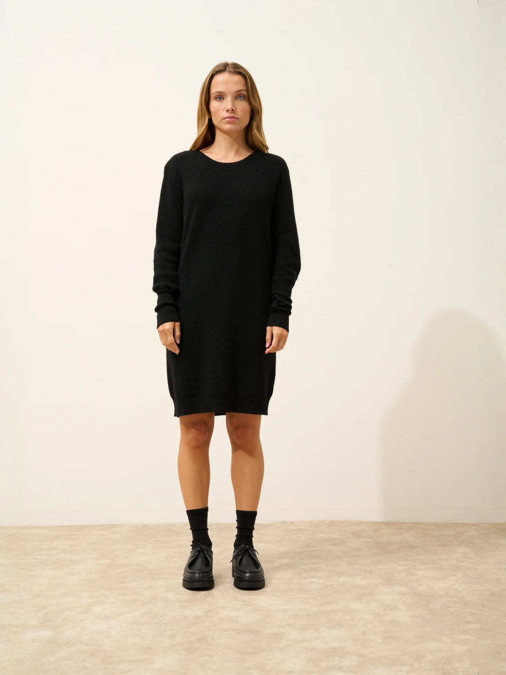 AURÉLINE kleid rundhalsausschnitt schwarz