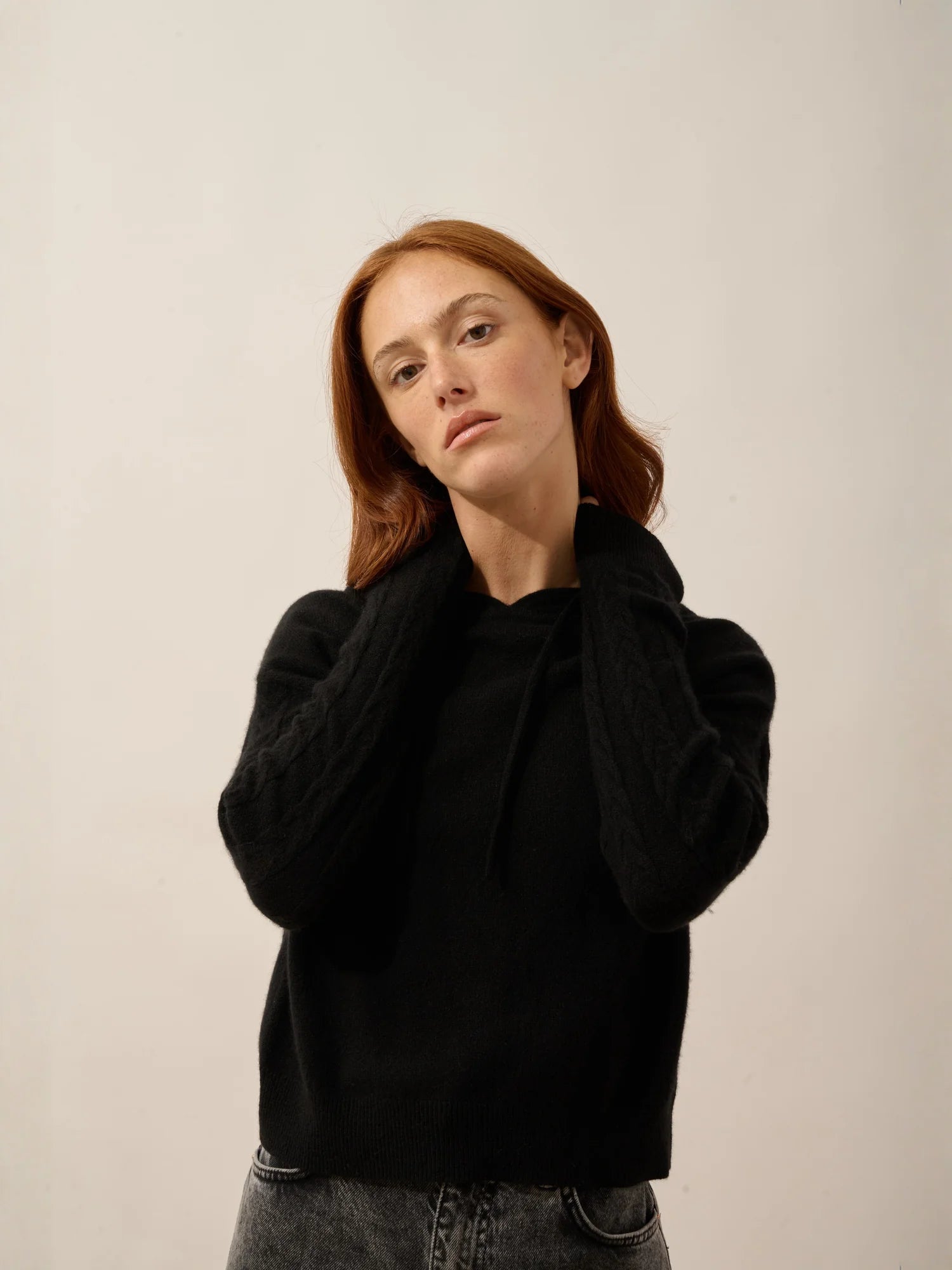 POLARA pullover mit kapuze schwarz