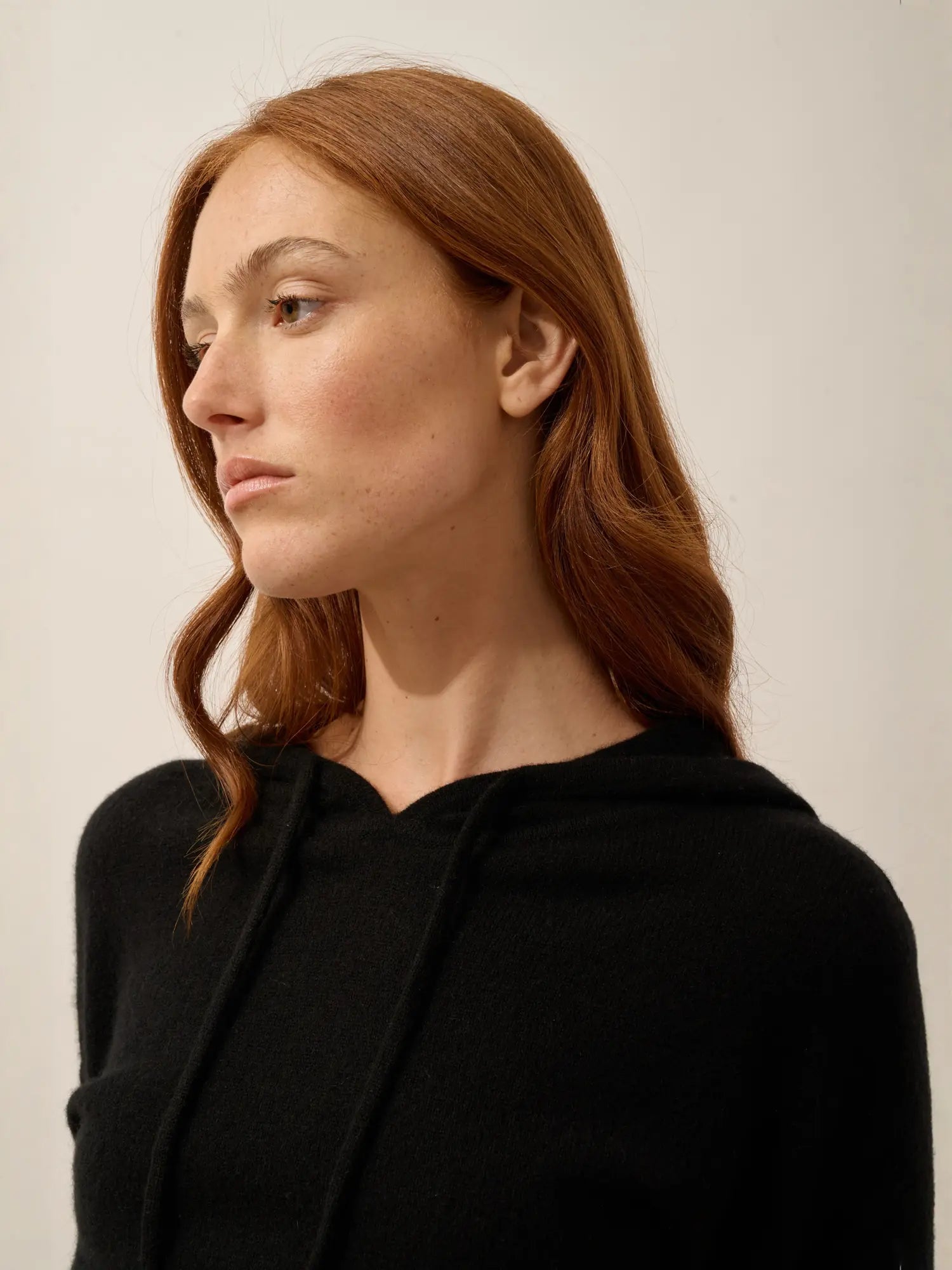 POLARA pullover mit kapuze schwarz
