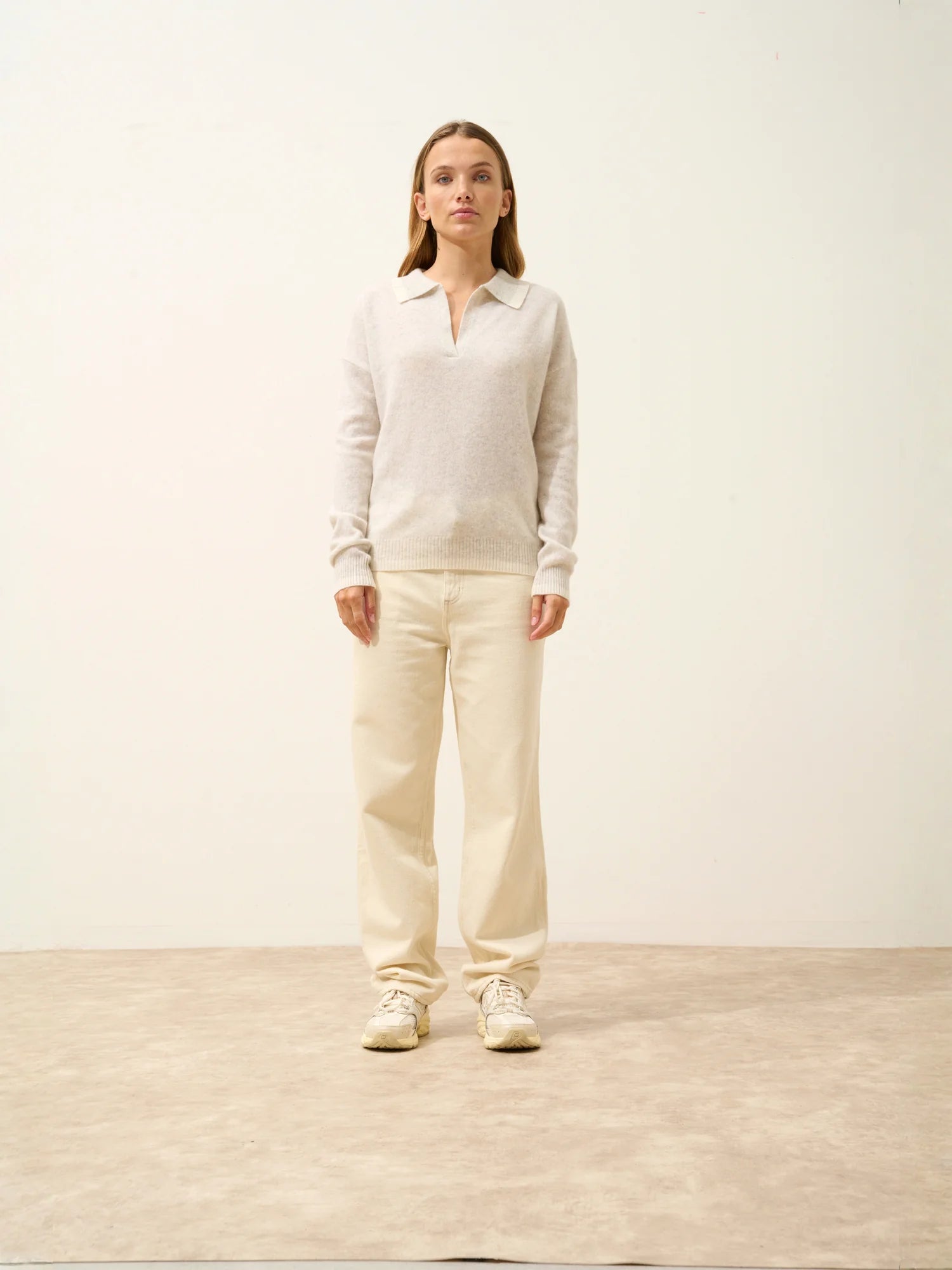 ÉOLIANE poloshirt v-ausschnitt croisé perlgrau meliert und elfenbein