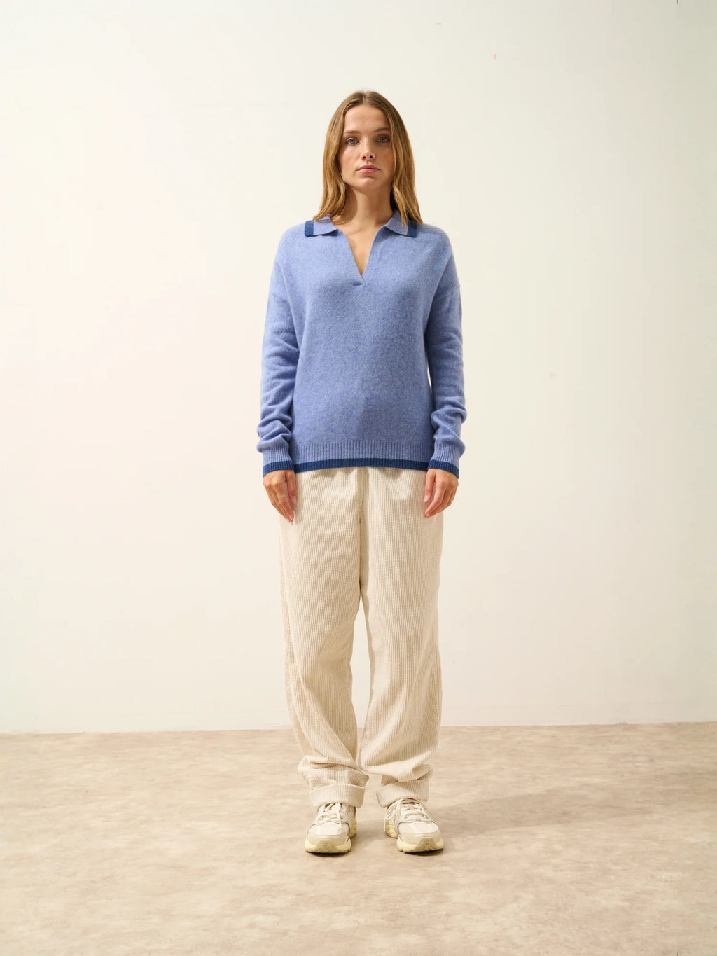 ÉOLIANE poloshirt v-ausschnitt croisé sky meliert und océan meliert