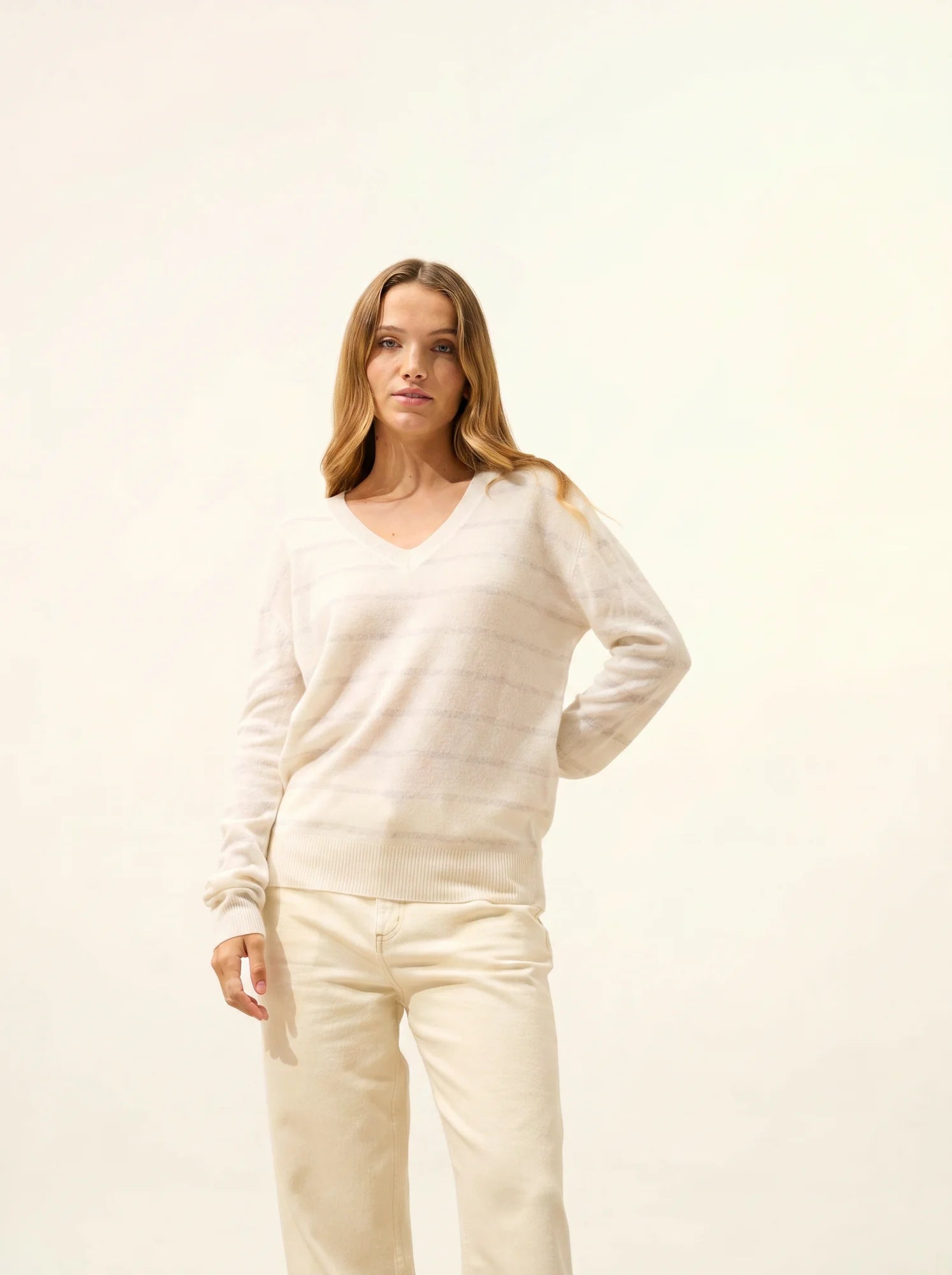 CÉLIMÉE pullover v-ausschnitt perlgrau meliert und elfenbein