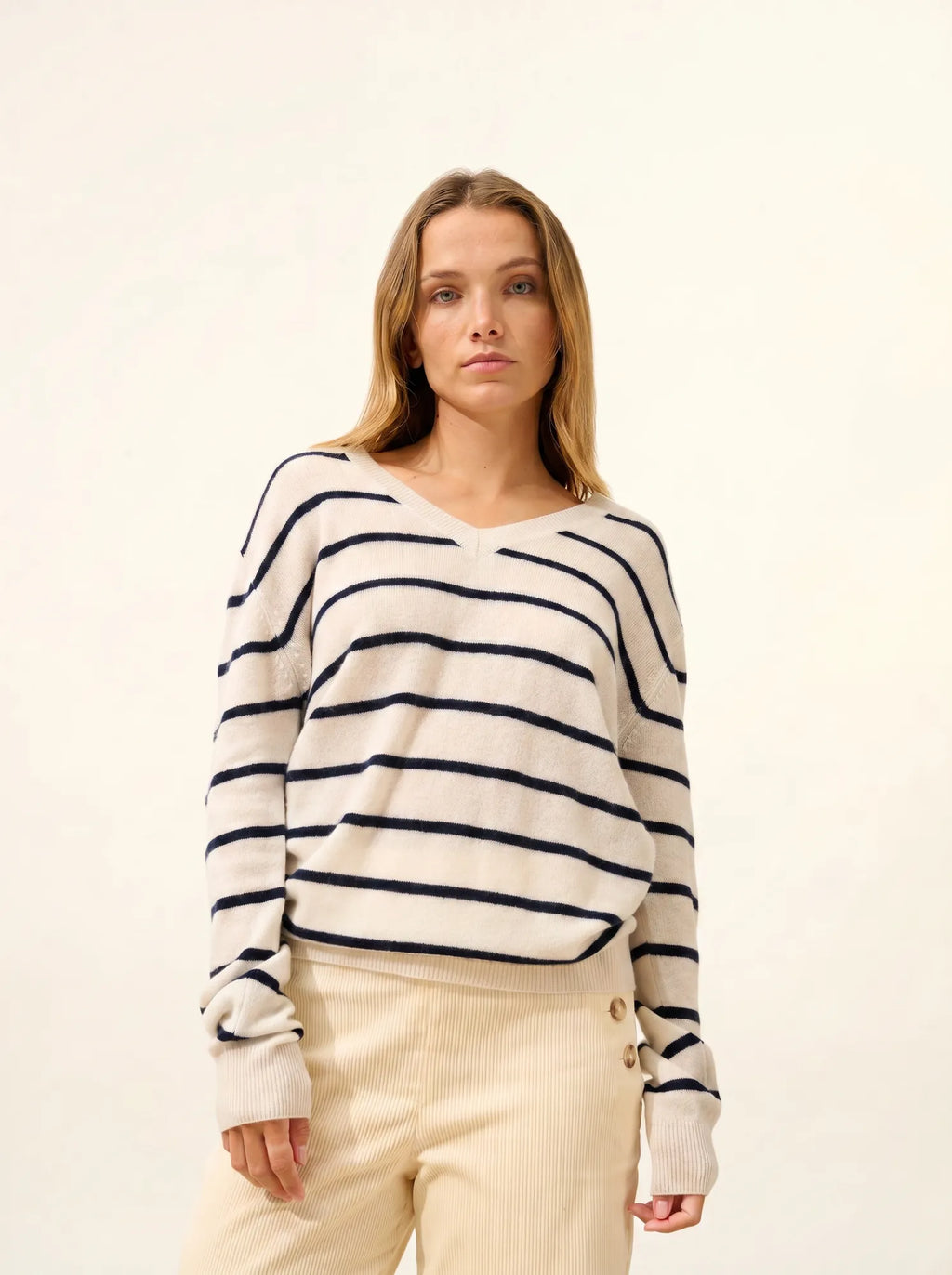 CÉLIMÉE pullover v-ausschnitt marineblau und elfenbein