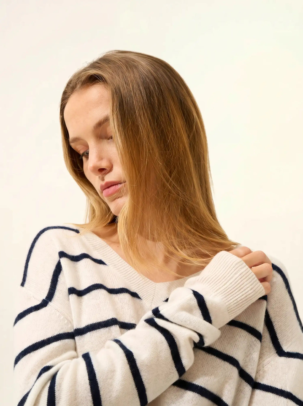 CÉLIMÉE pullover v-ausschnitt marineblau und elfenbein