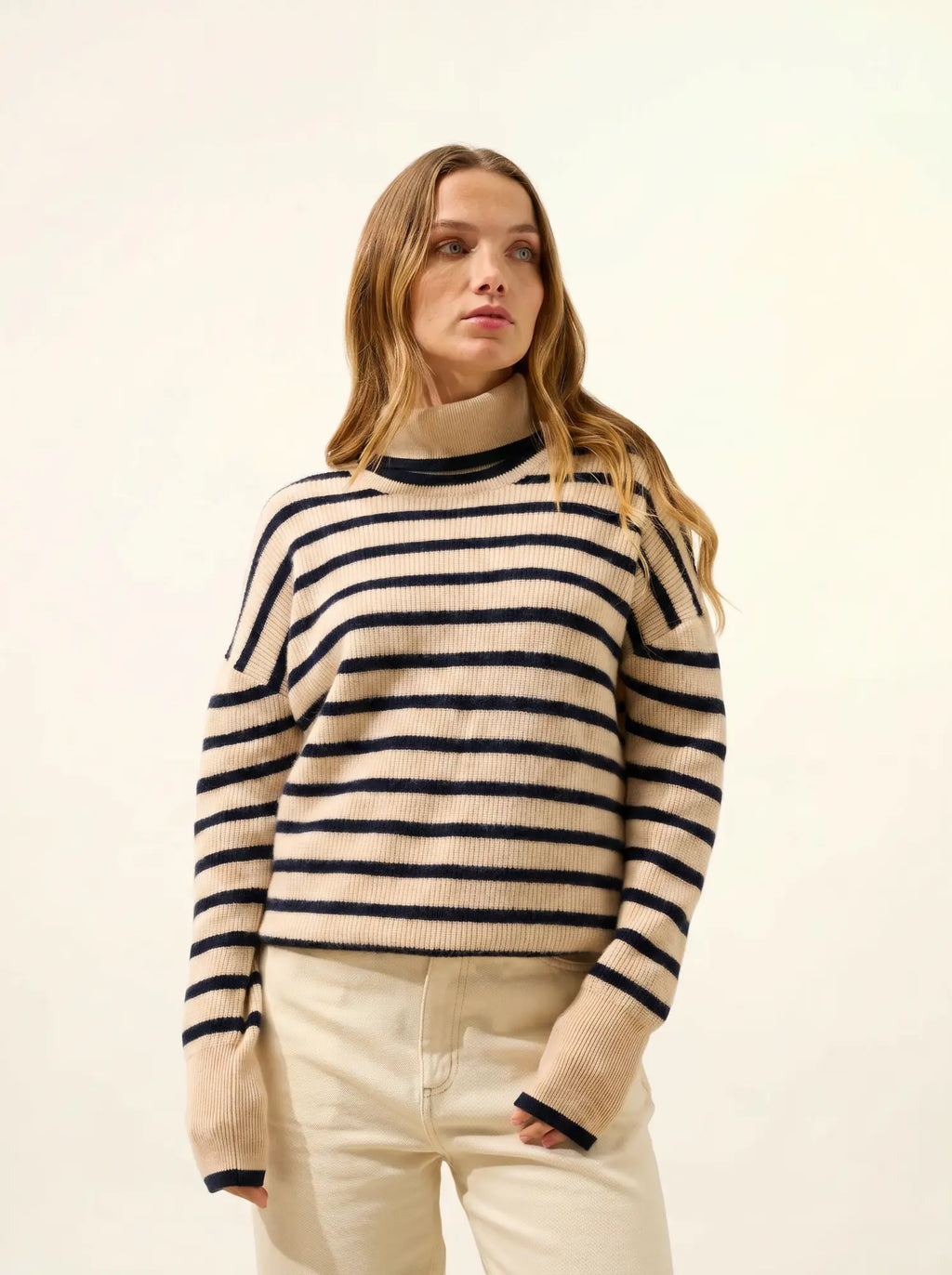 ORÉLIS pullover rollkragen sand und marineblau