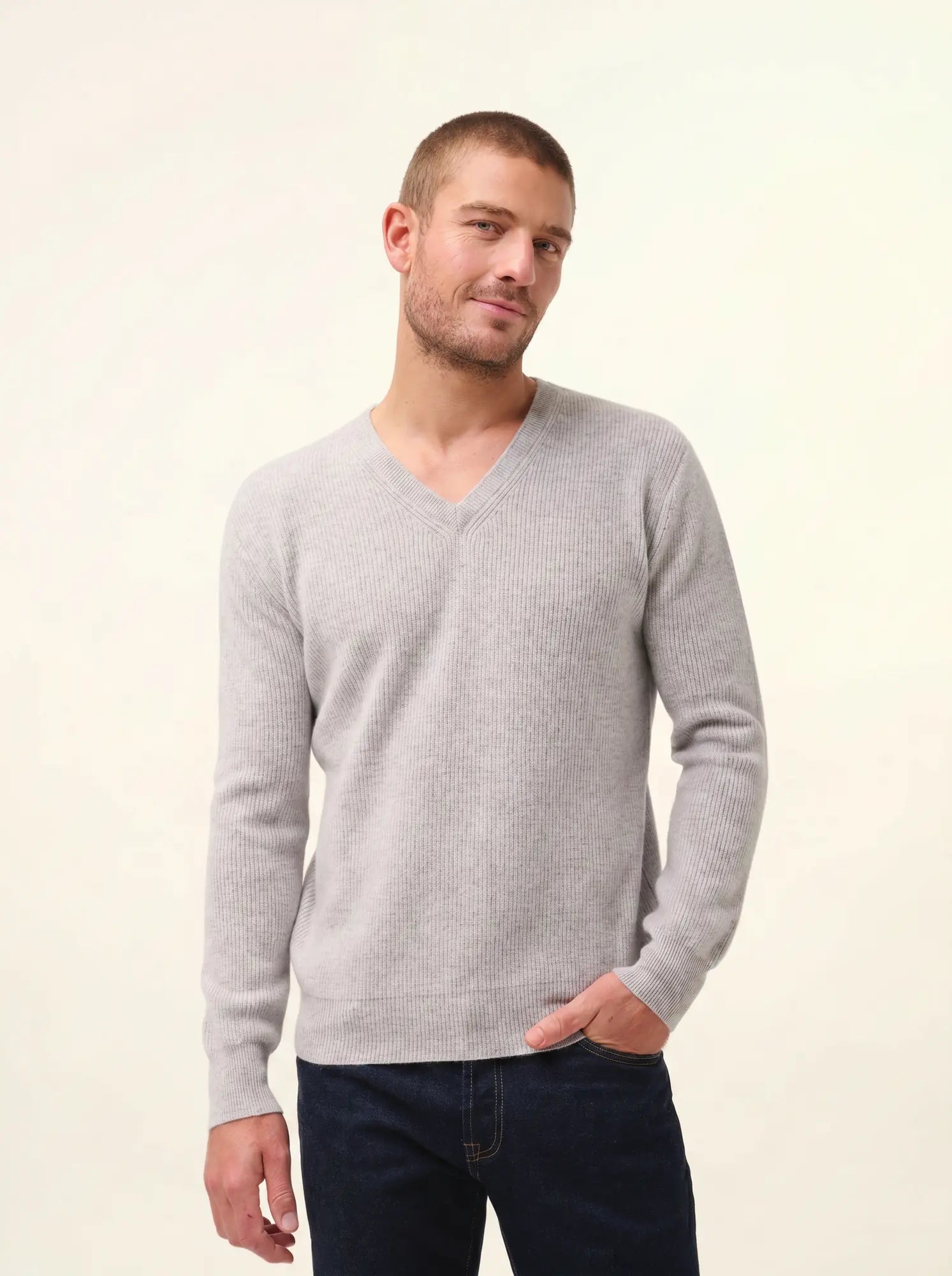 MEVRON pullover v-ausschnitt hellgrau meliert