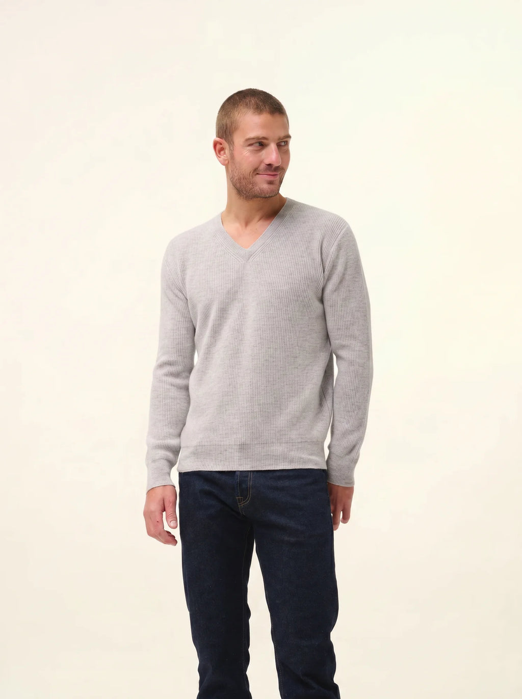 MEVRON pullover v-ausschnitt hellgrau meliert