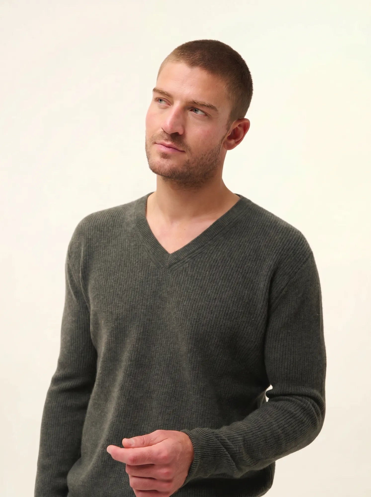 MEVRON pullover v-ausschnitt khaki meliert