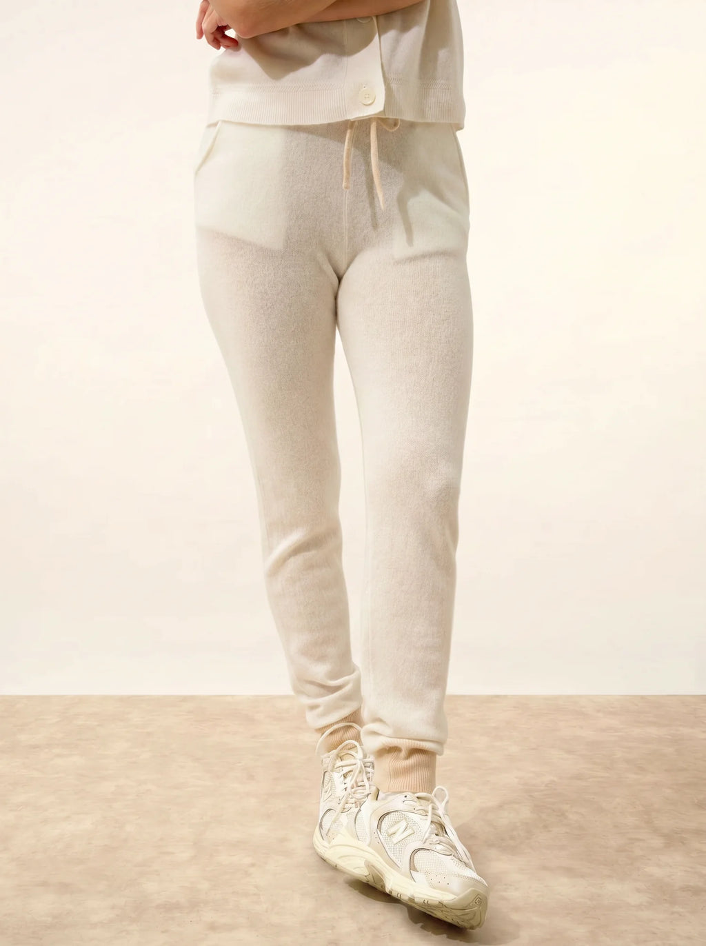 MARCELINE jogginghose sand und elfenbein