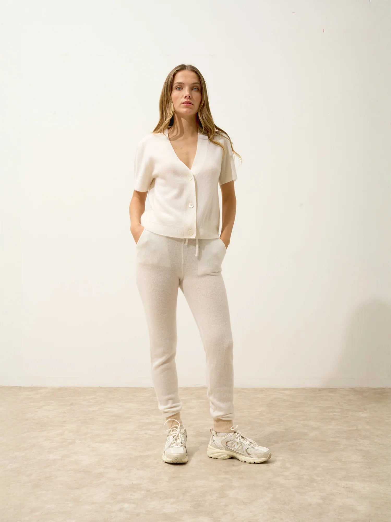 NAMI jogginghose sand und elfenbein